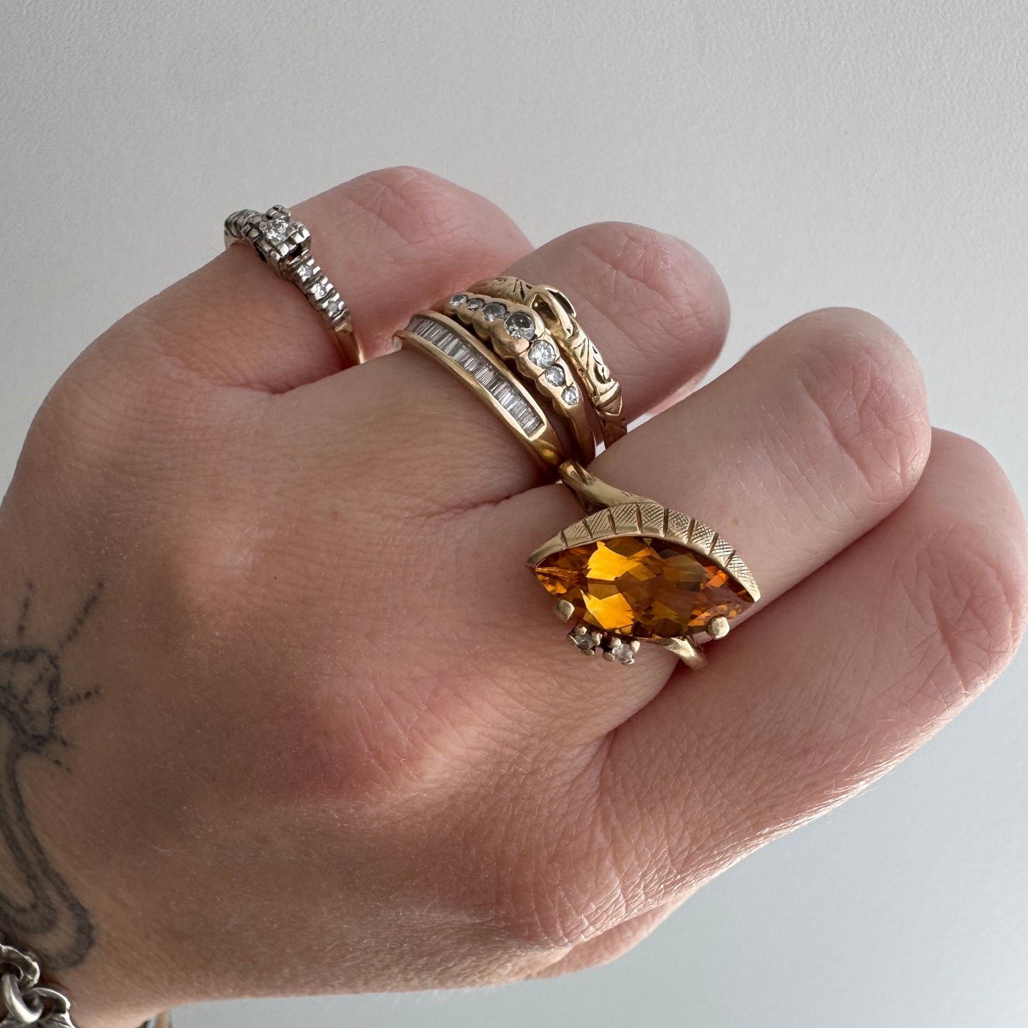 V I N T A G E // buckle up / 9k yellow gold buckle ring with swirly details / size 8.5