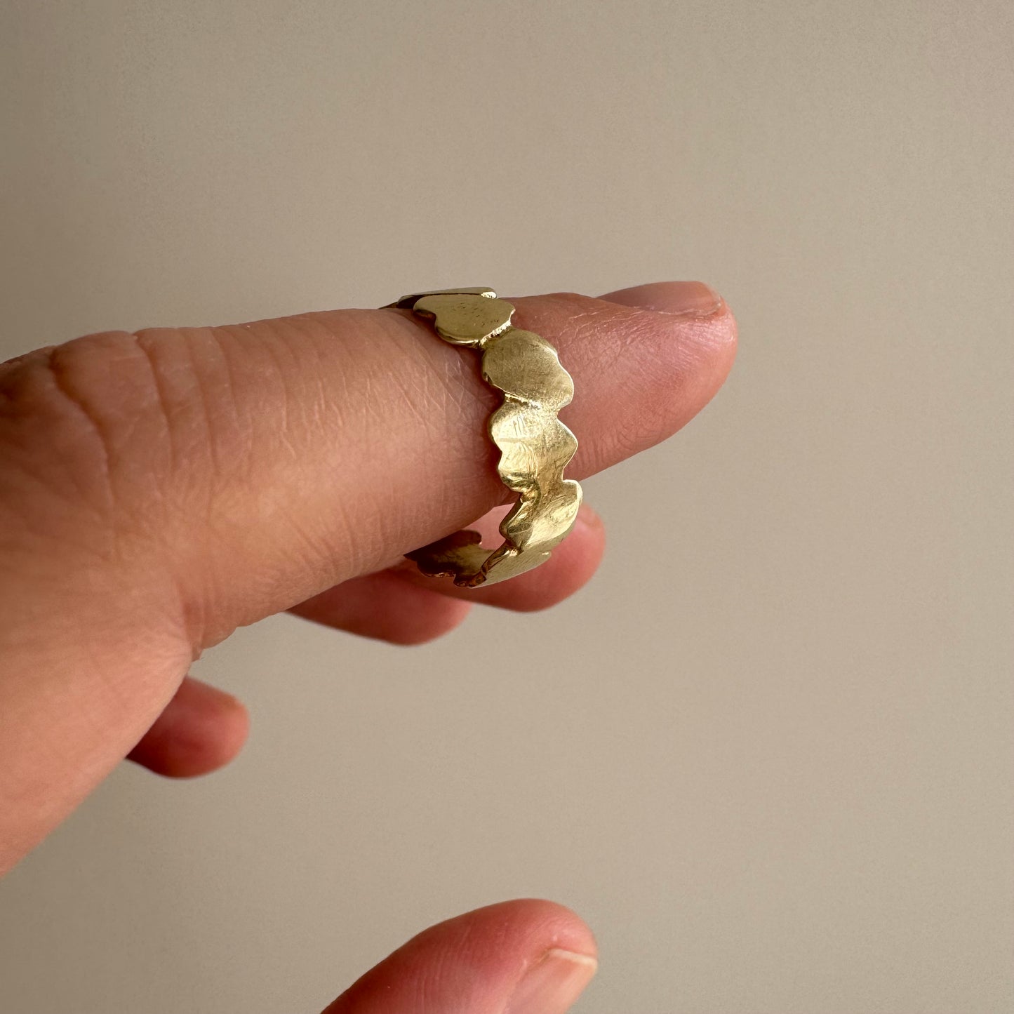 V I N T A G E // string of hearts / 10k yellow gold heart eternity band / fits like a size 4.5