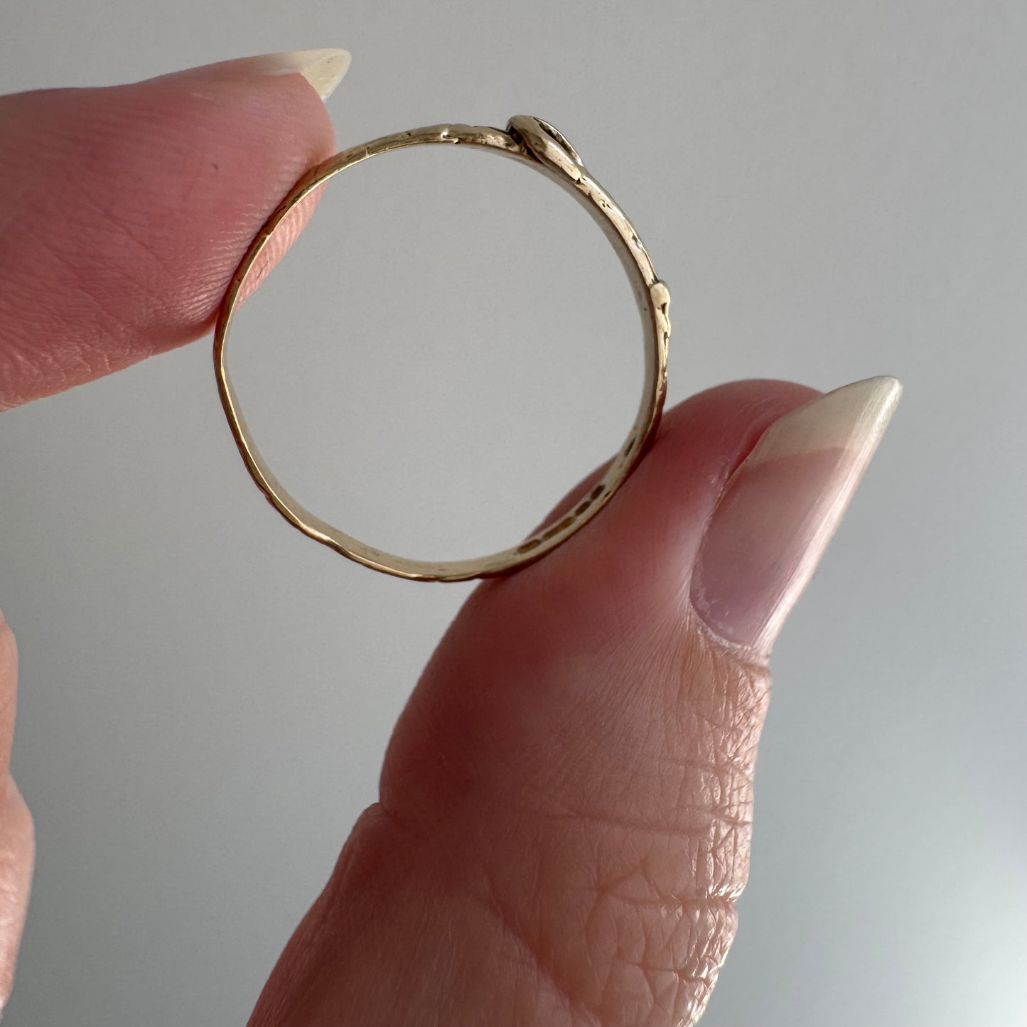 V I N T A G E // buckle up / 9k yellow gold buckle ring with swirly details / size 8.5