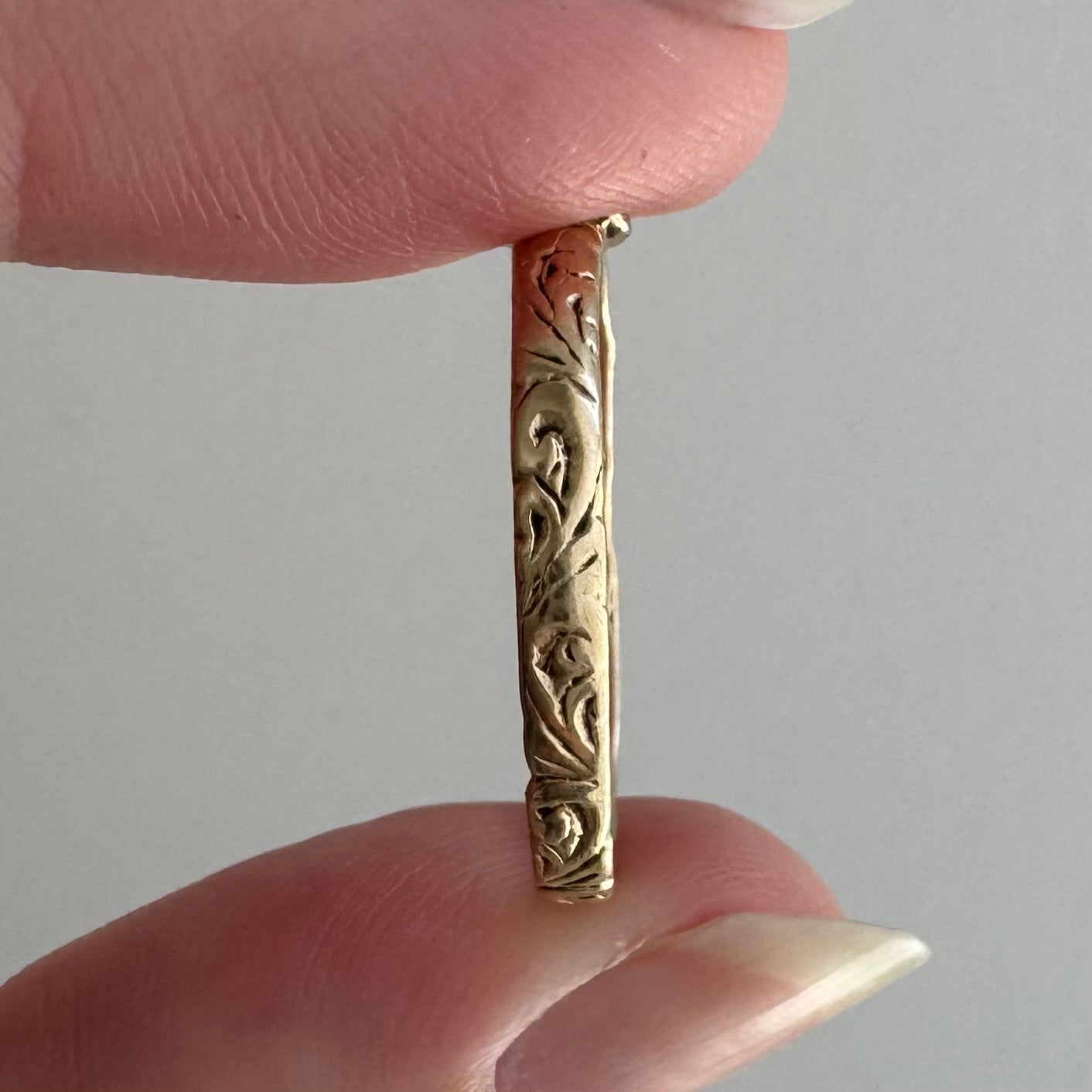 V I N T A G E // buckle up / 9k yellow gold buckle ring with swirly details / size 8.5