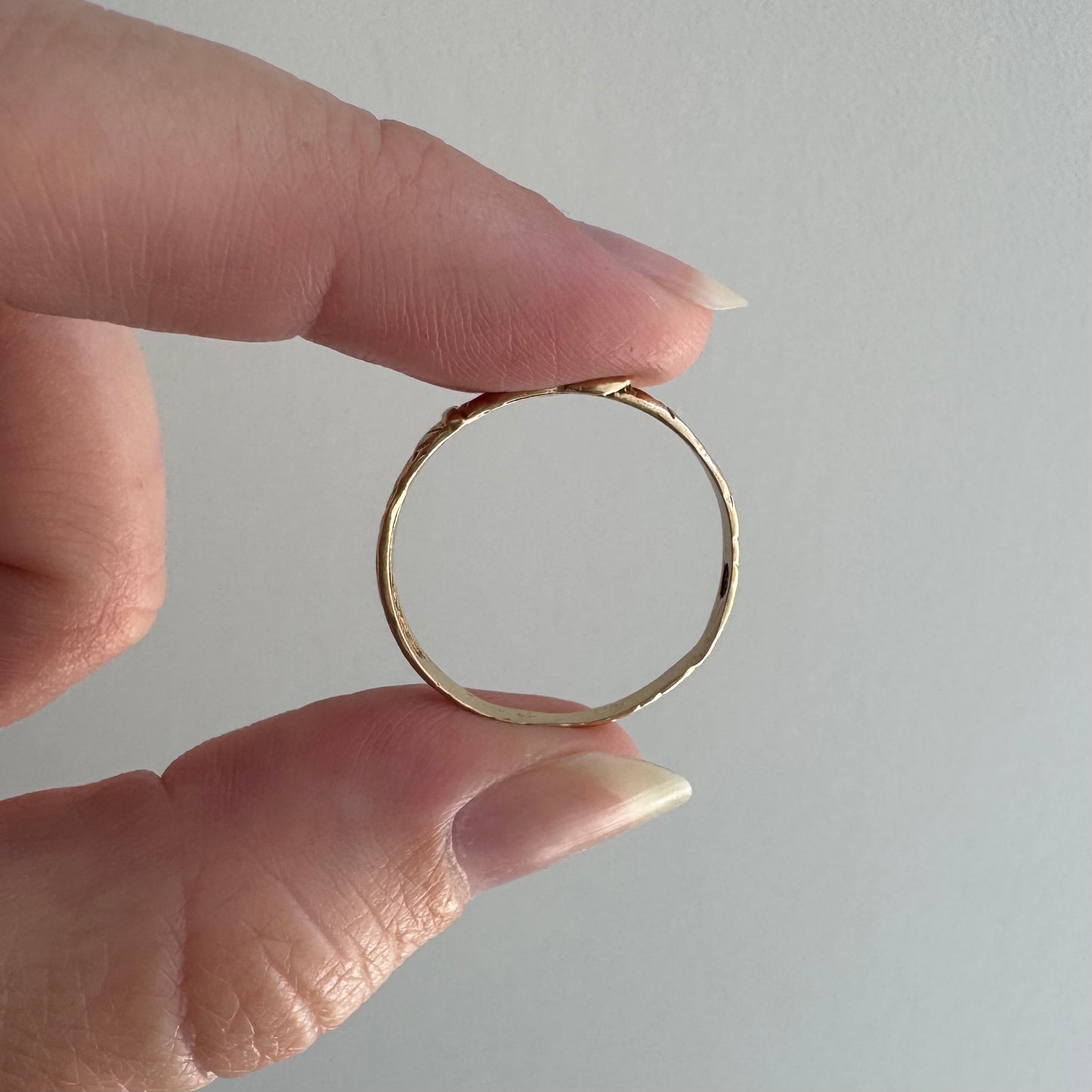 V I N T A G E // buckle up / 9k yellow gold buckle ring with swirly details / size 8.5