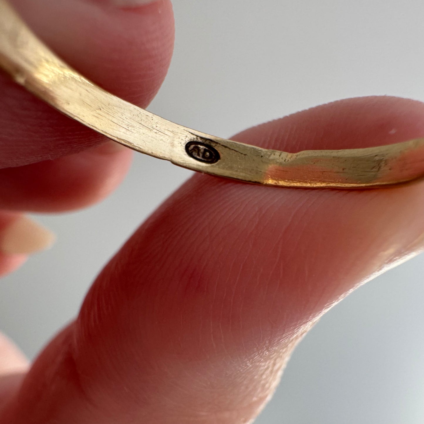 V I N T A G E // buckle up / 9k yellow gold buckle ring with swirly details / size 8.5