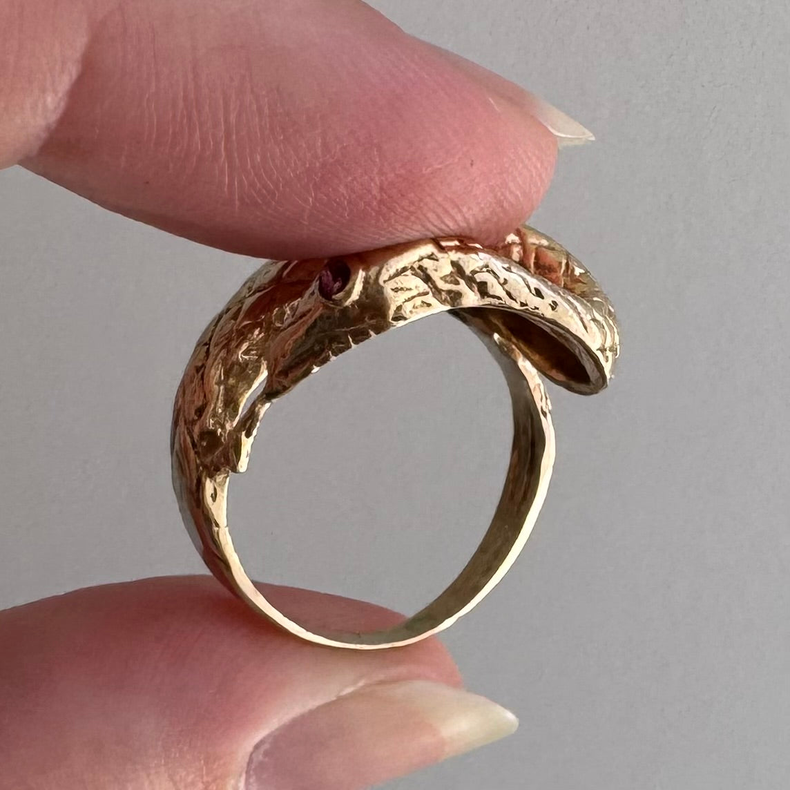 V I N T A G E // slithering friend / 14k gold and tourmaline snake ring / size 5.5