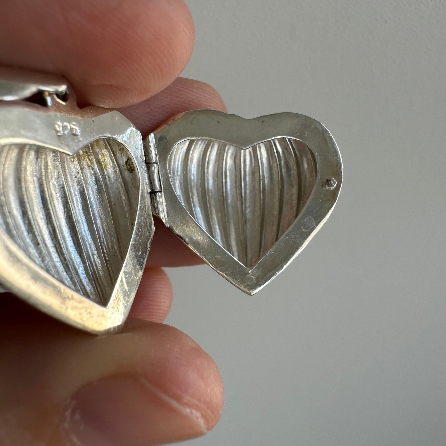 P R E - L O V E D // full heart / sterling silver ribbed domed heart locket / a pendant