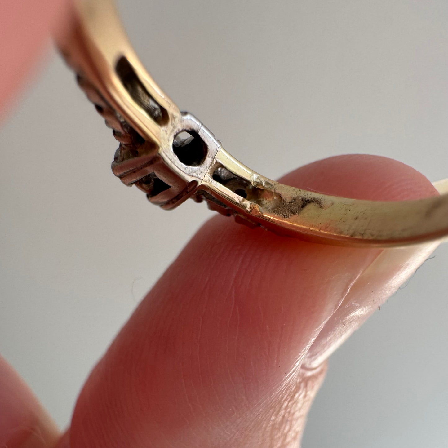 V I N T A G E // pinky promise / 14k and diamond seven stone stackable ring / size 3.5