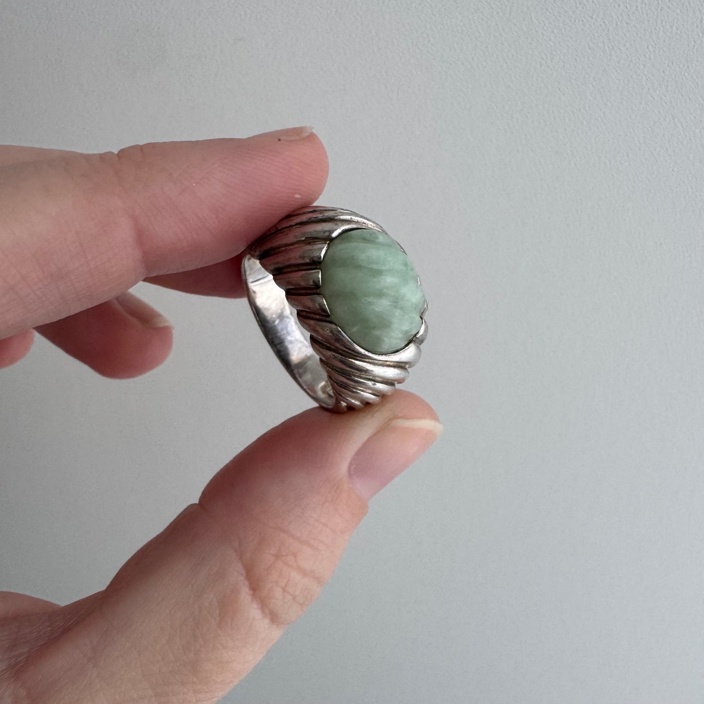 48 hour pricing // early access discounted price / sterling silver and green stone Chinese export ribbed dome ring / size 7.75