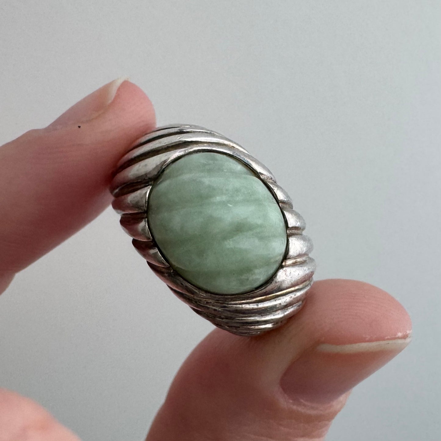 48 hour pricing // early access discounted price / sterling silver and green stone Chinese export ribbed dome ring / size 7.75