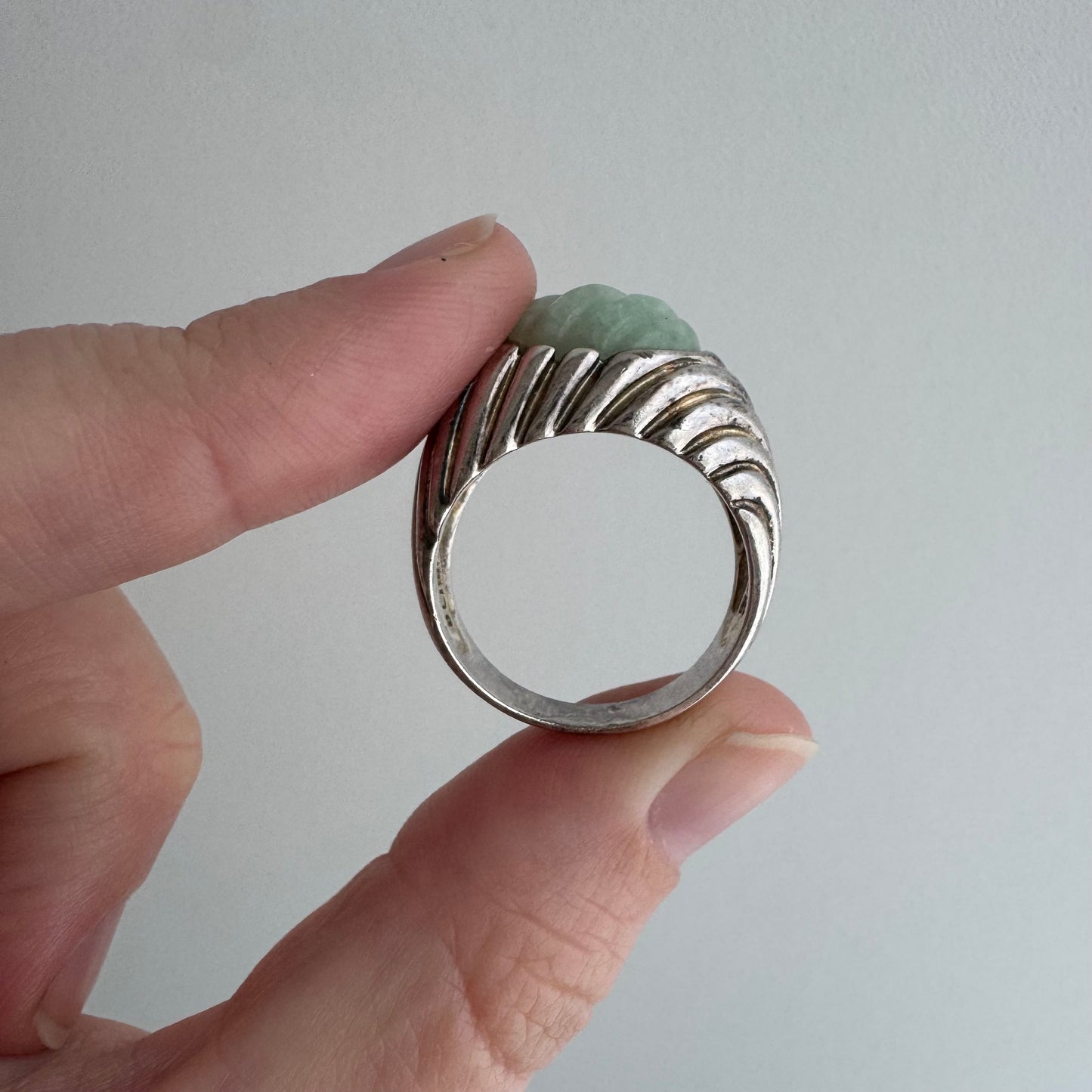 48 hour pricing // early access discounted price / sterling silver and green stone Chinese export ribbed dome ring / size 7.75