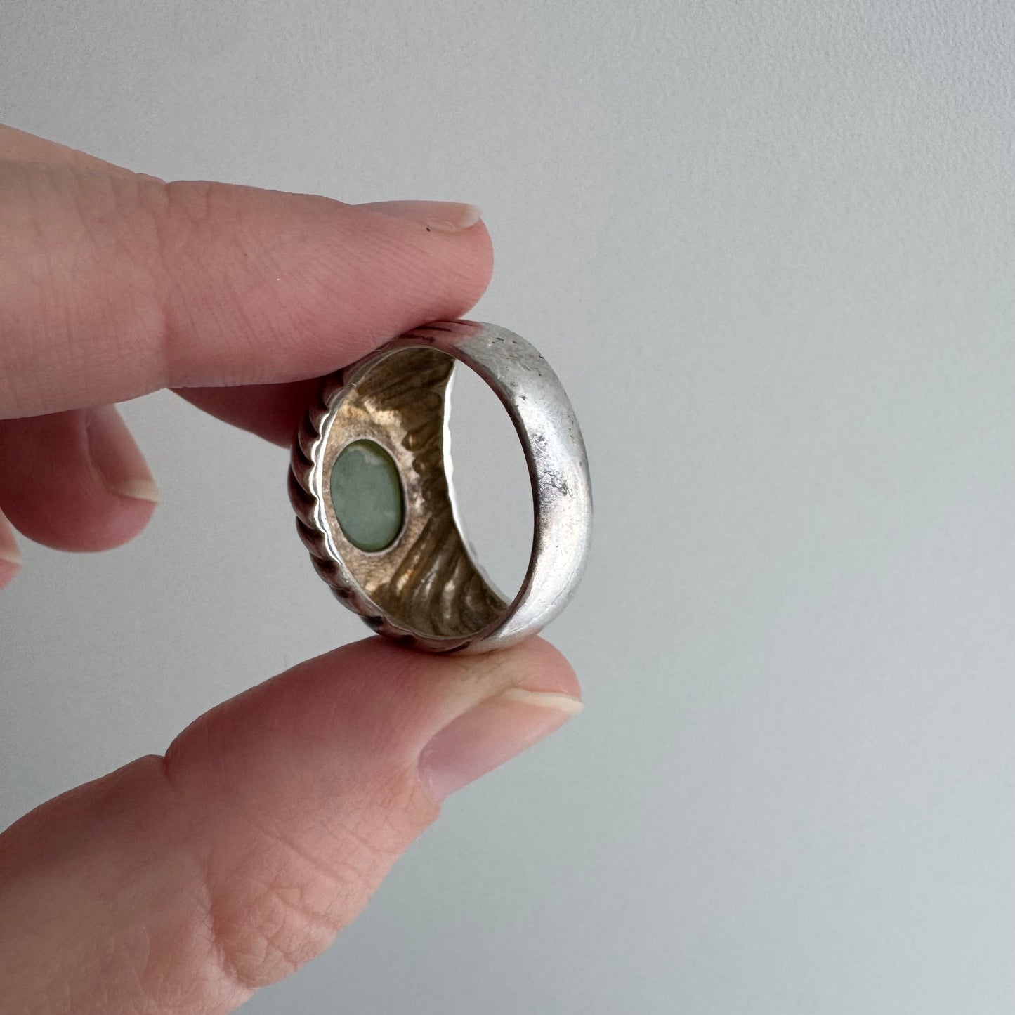 48 hour pricing // early access discounted price / sterling silver and green stone Chinese export ribbed dome ring / size 7.75