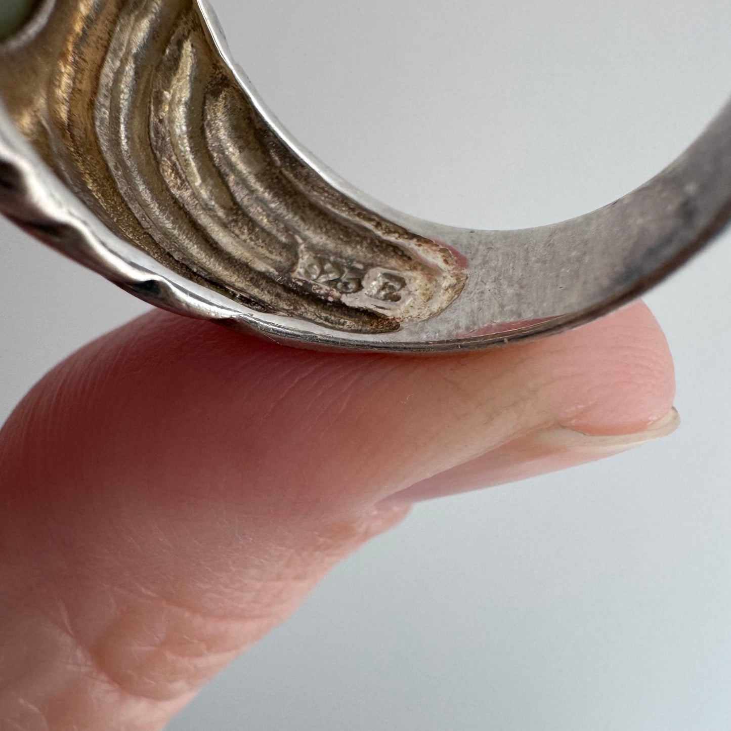 48 hour pricing // early access discounted price / sterling silver and green stone Chinese export ribbed dome ring / size 7.75