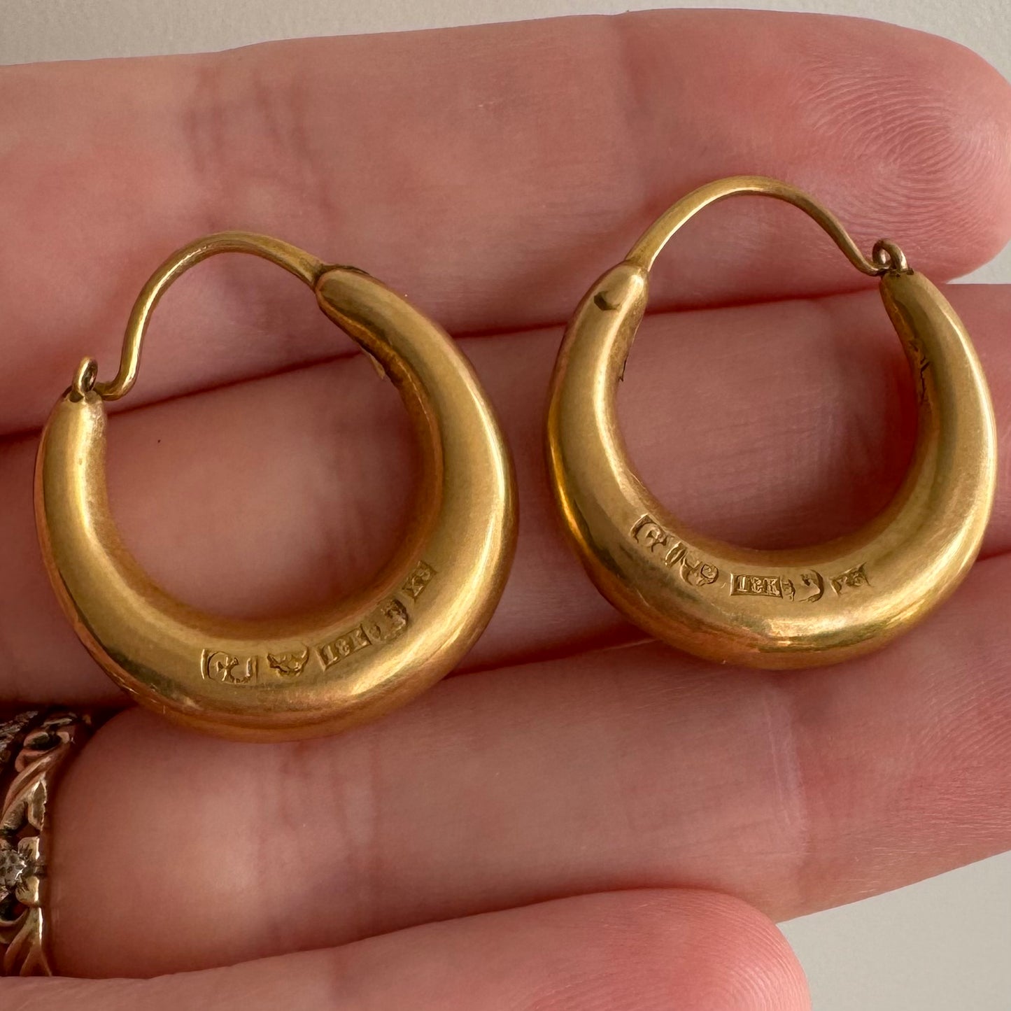 RESERVED V I N T A G E // plump hoops / 18k puffy hoops with hallmarks / earrings