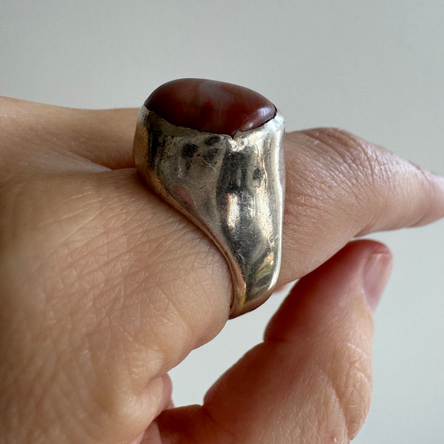 RESERVED V I N T A G E // red clouds / sterling silver and agate flush set ring / size 7ish