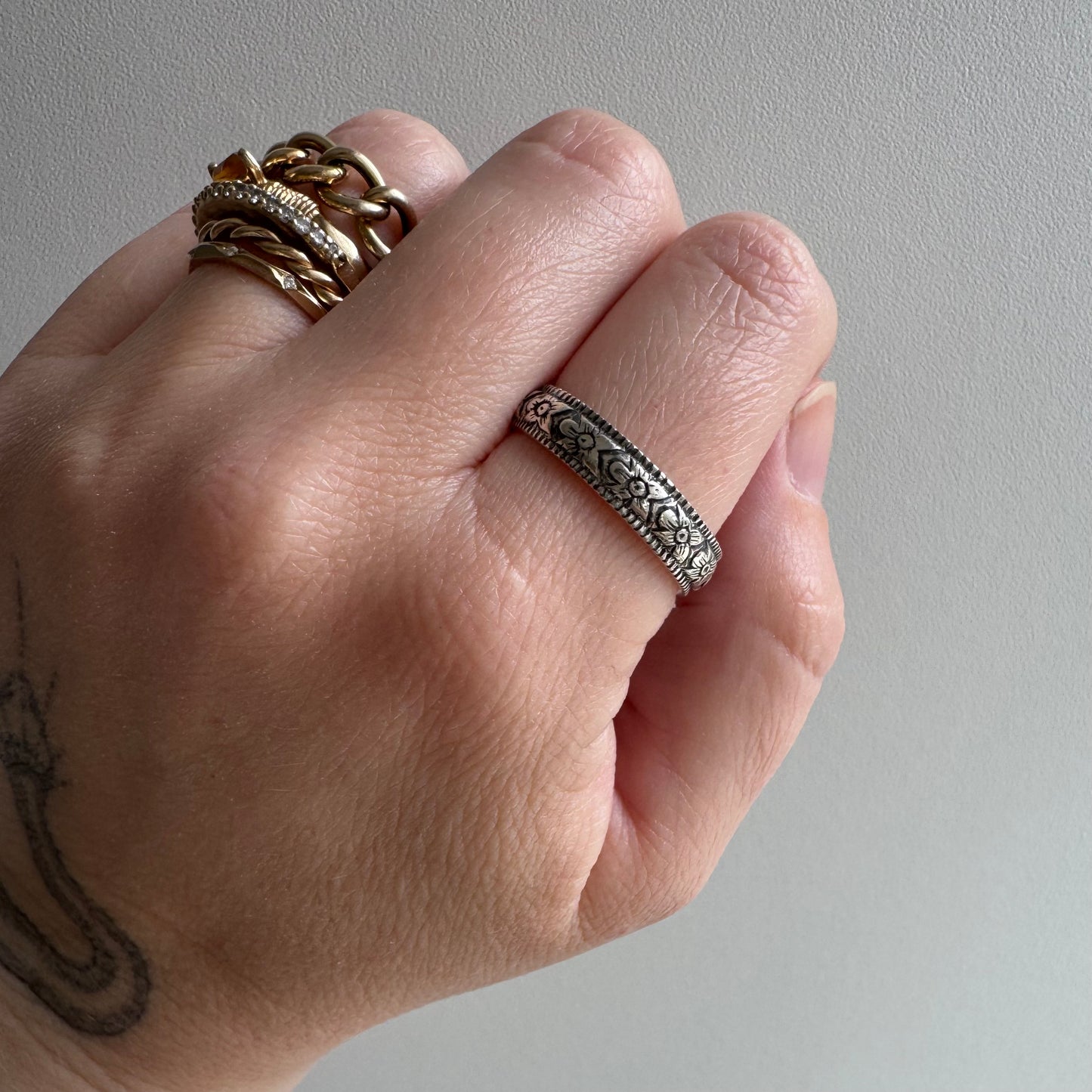 E S T A T E // new old stock bands / sterling silver art nouveau style floral patterned eternity bands
