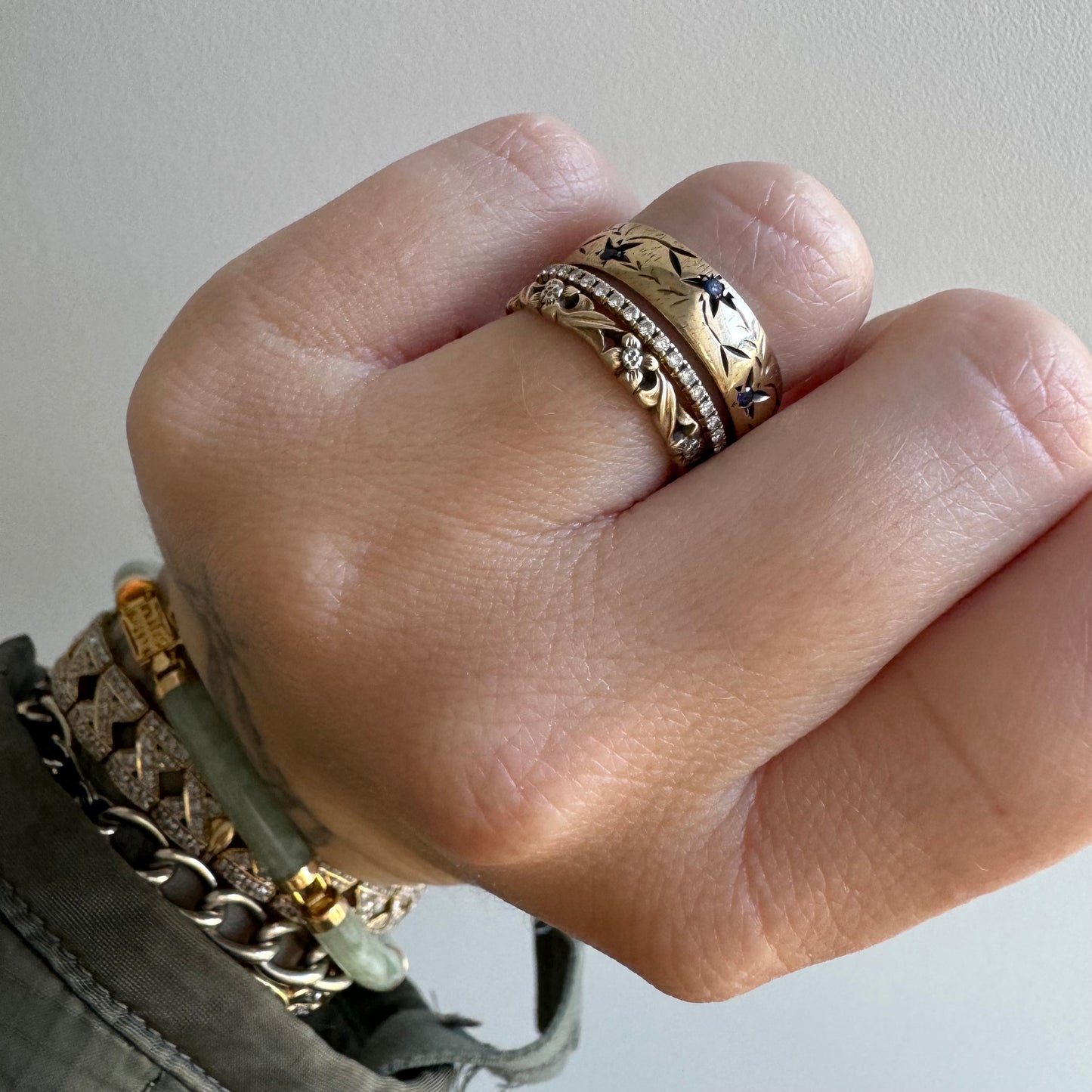 V I N T A G E // blooming on the edge / 9k yellow gold floral eternity band / size 6ish