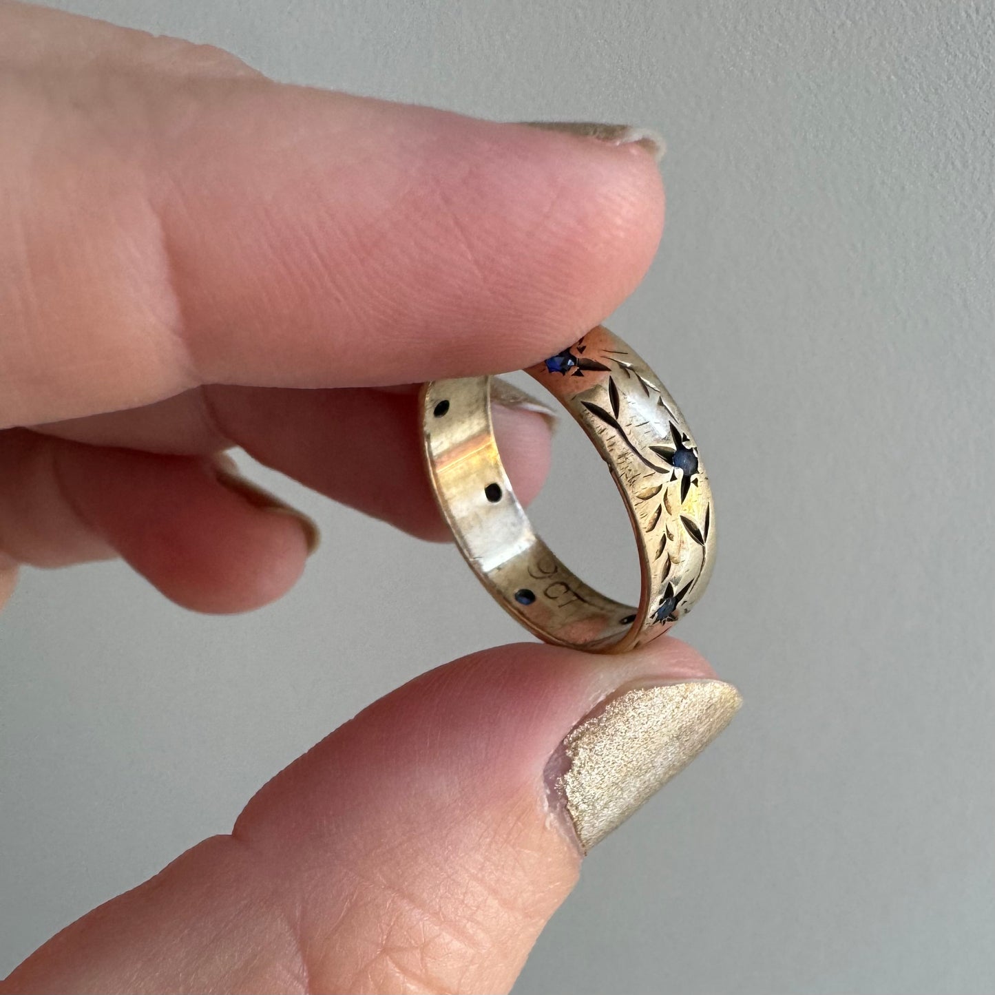 V I N T A G E // blooming on the edge / 9k yellow gold floral eternity band / size 6ish