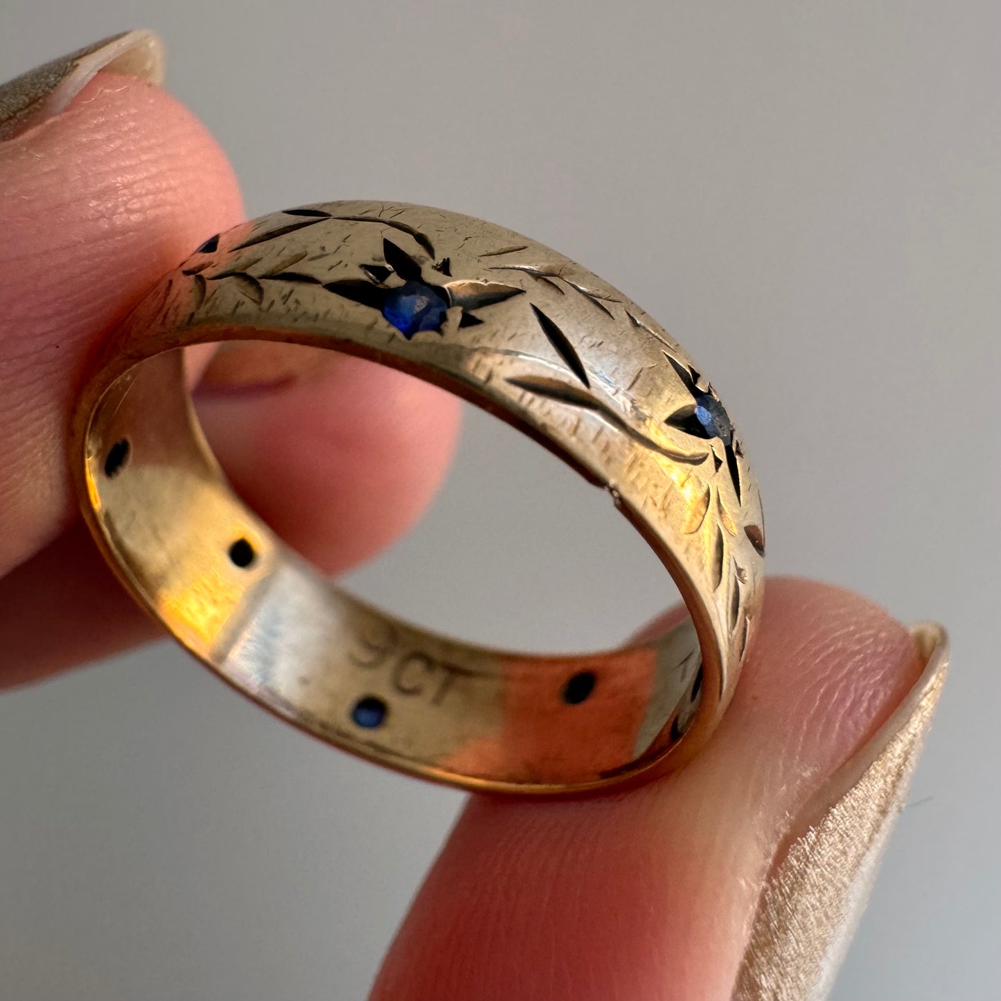 V I N T A G E // blooming on the edge / 9k yellow gold floral eternity band / size 6ish