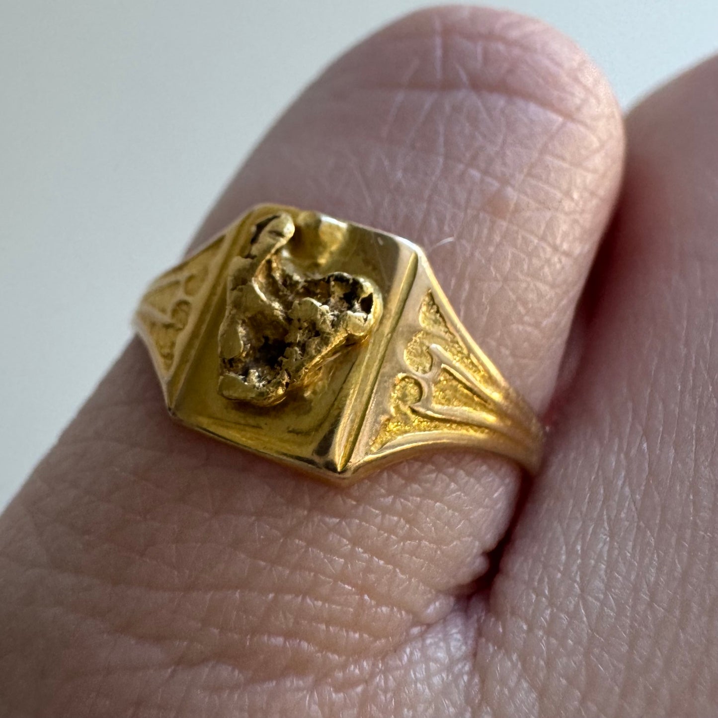 V I N T A G E // golden nugget / 14k + bloomed 22k finish gold rush era nugget signet / almost size 5