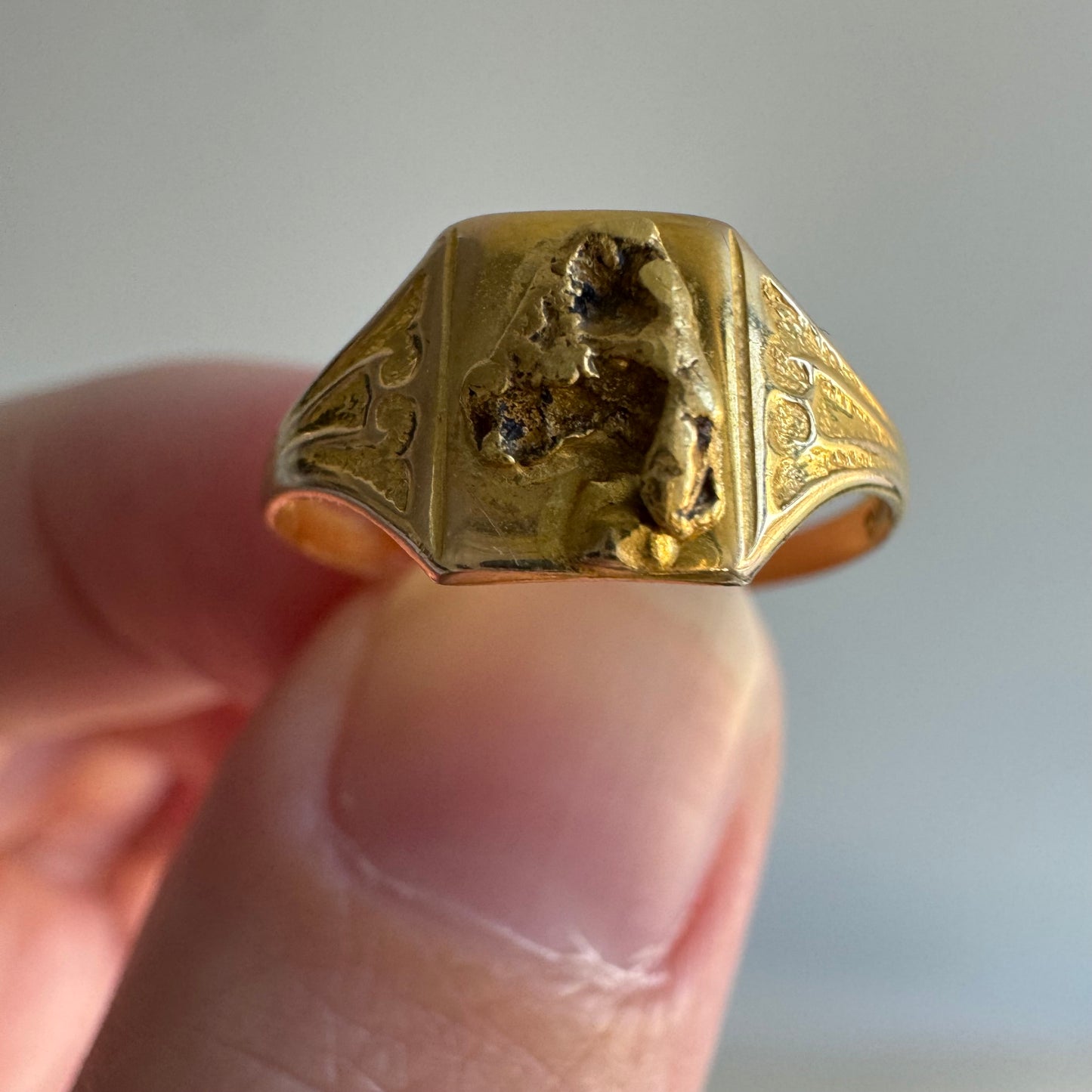 V I N T A G E // golden nugget / 14k + bloomed 22k finish gold rush era nugget signet / almost size 5
