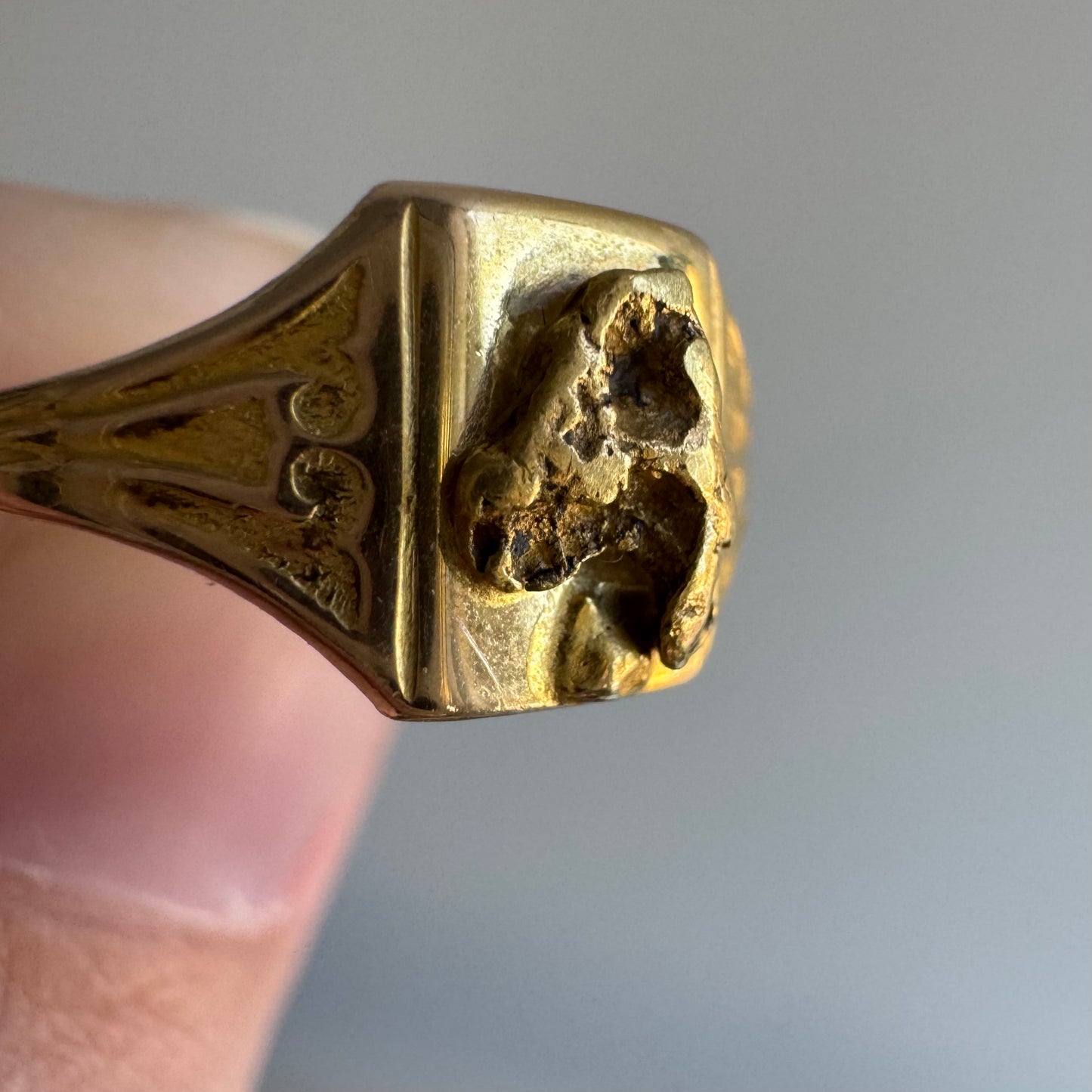 V I N T A G E // golden nugget / 14k + bloomed 22k finish gold rush era nugget signet / almost size 5