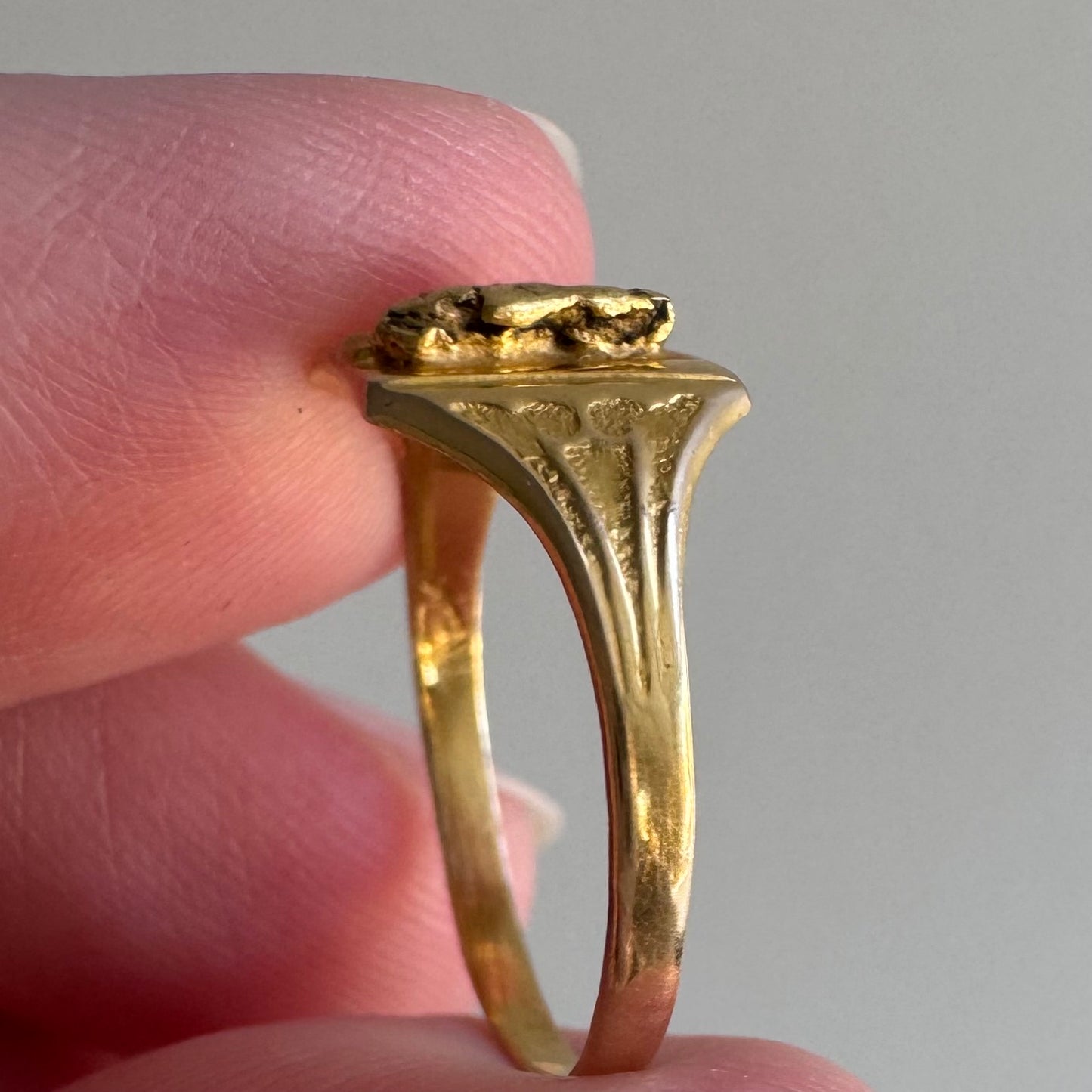 V I N T A G E // golden nugget / 14k + bloomed 22k finish gold rush era nugget signet / almost size 5