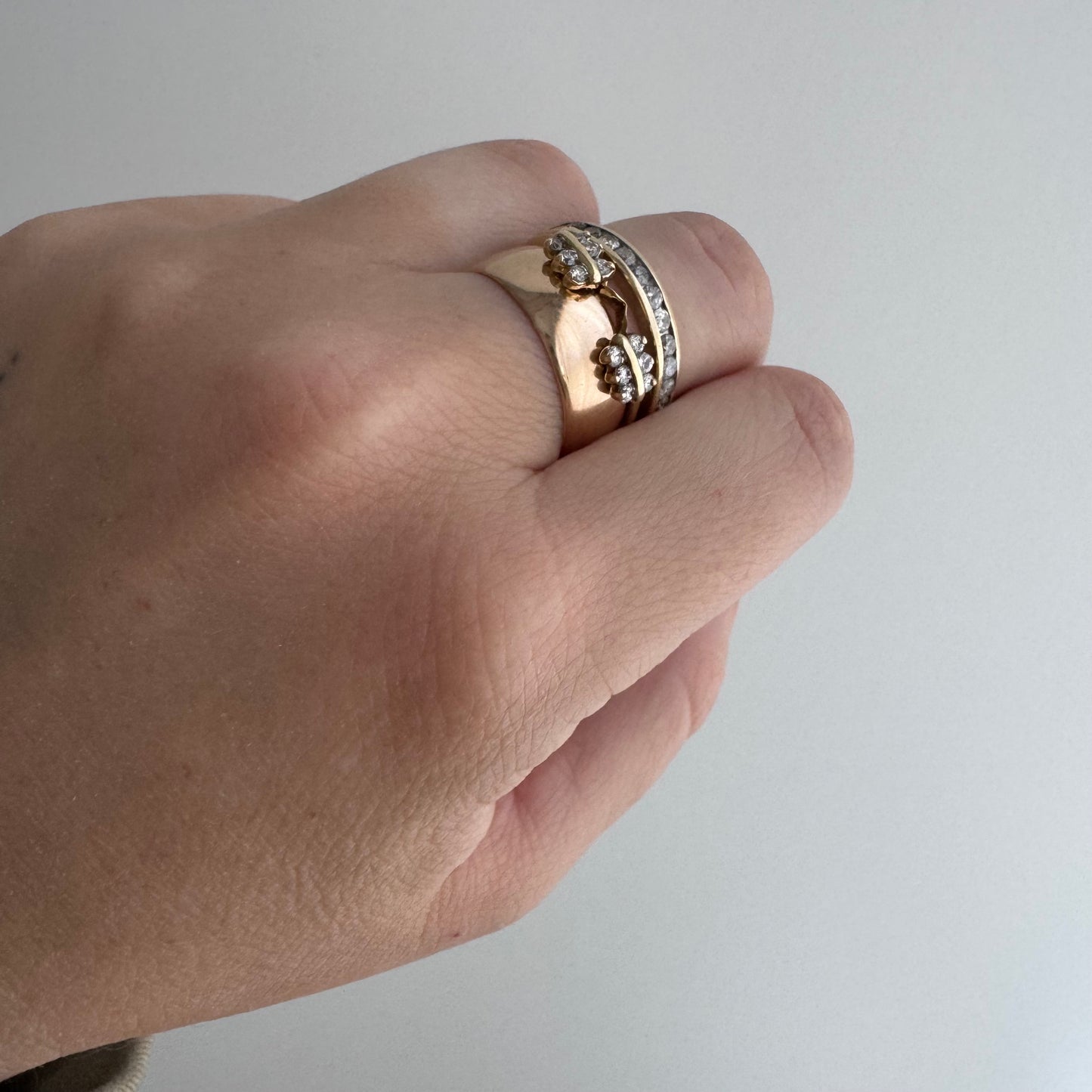 V I N T A G E // sparkle layer / 14k and diamond ring guard jacket / size 6.25