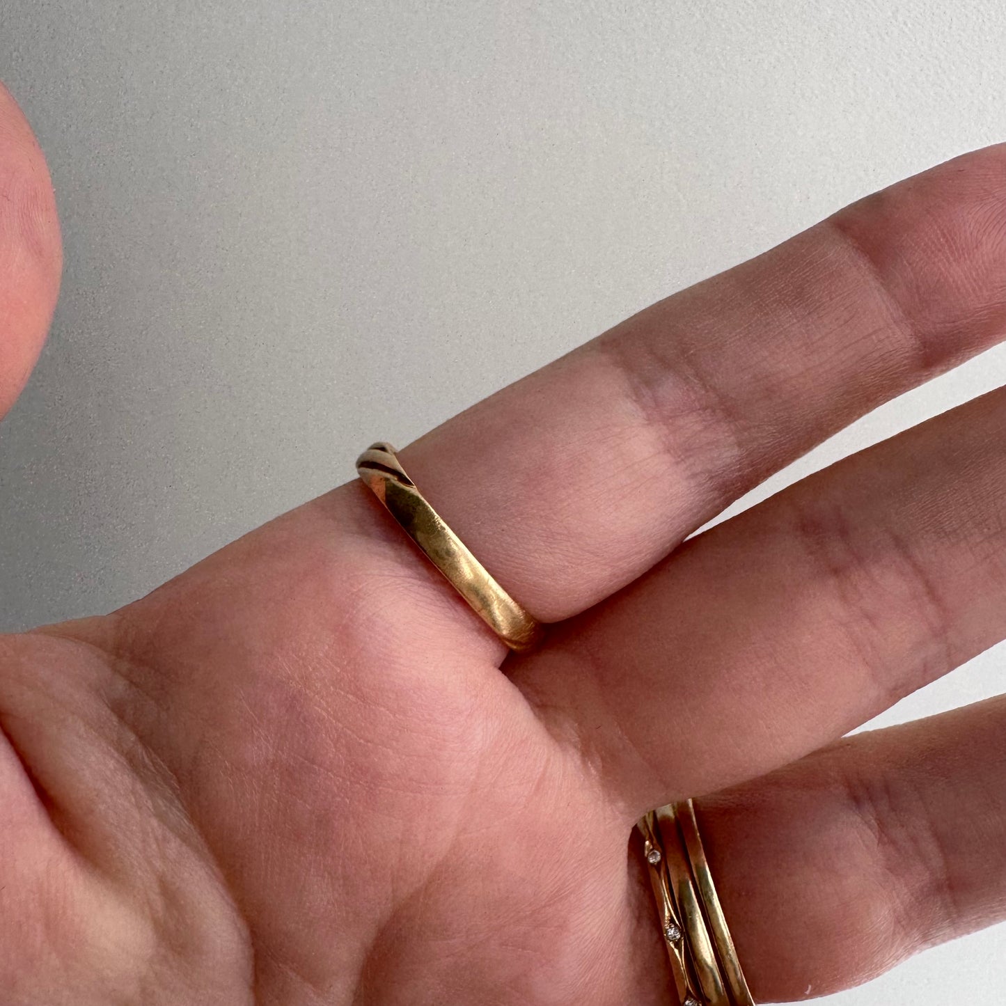 V I N T A G E // peas in a pod / 14k and diamond ribbed slightly domed stacking band / size 6.5