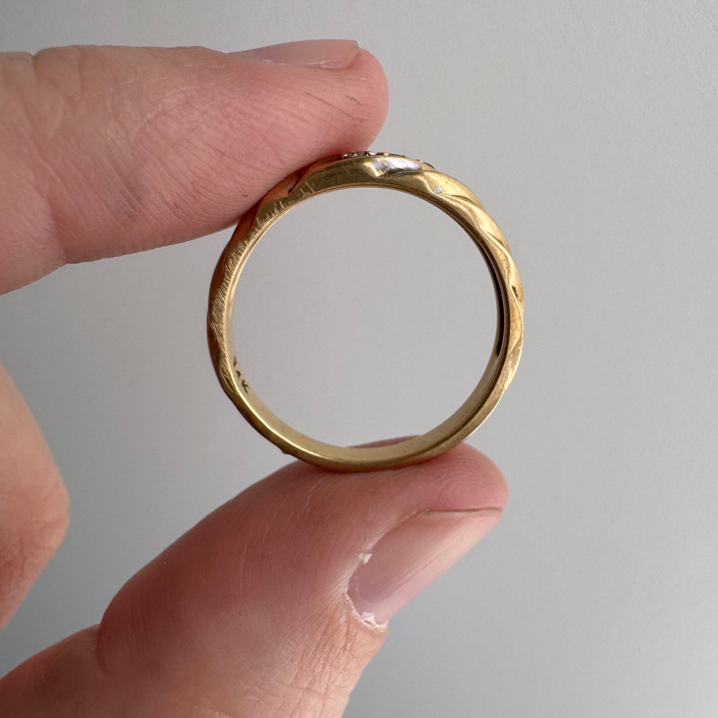 V I N T A G E // peas in a pod / 14k and diamond ribbed slightly domed stacking band / size 6.5