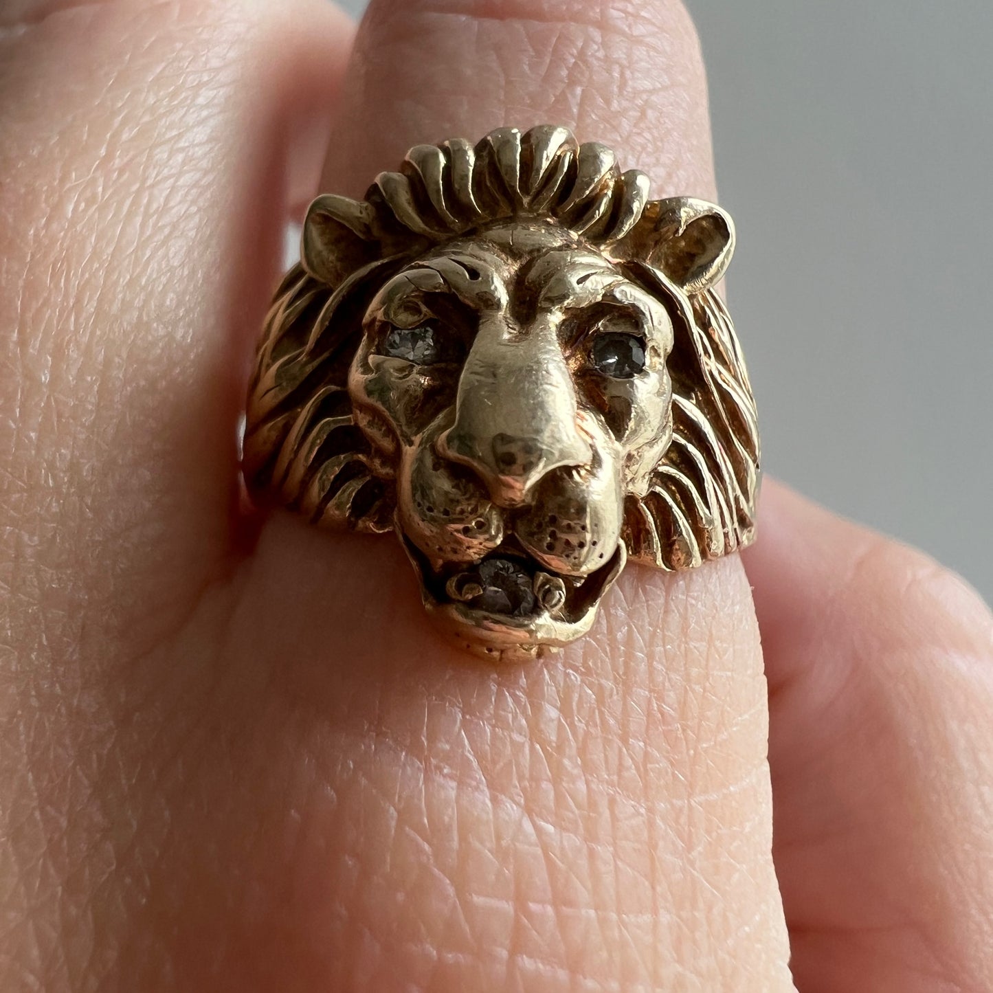 V I N T A G E // diamond snack / 10k plumb yellow gold with diamonds / lion face ring / size 9