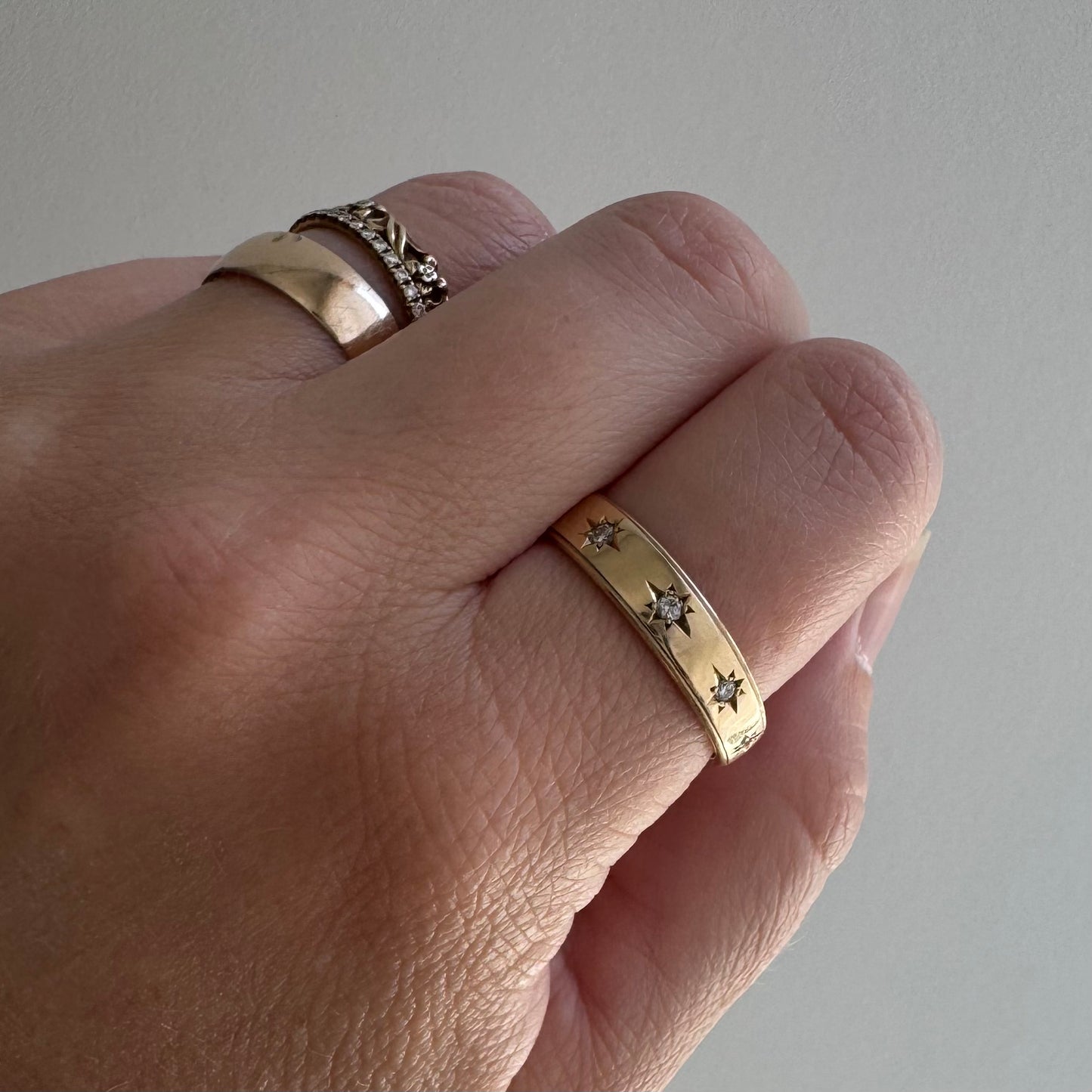 reimagined V I N T A G E // 14k yellow gold starburst trilogy band with diamonds / size 9.5 to 10