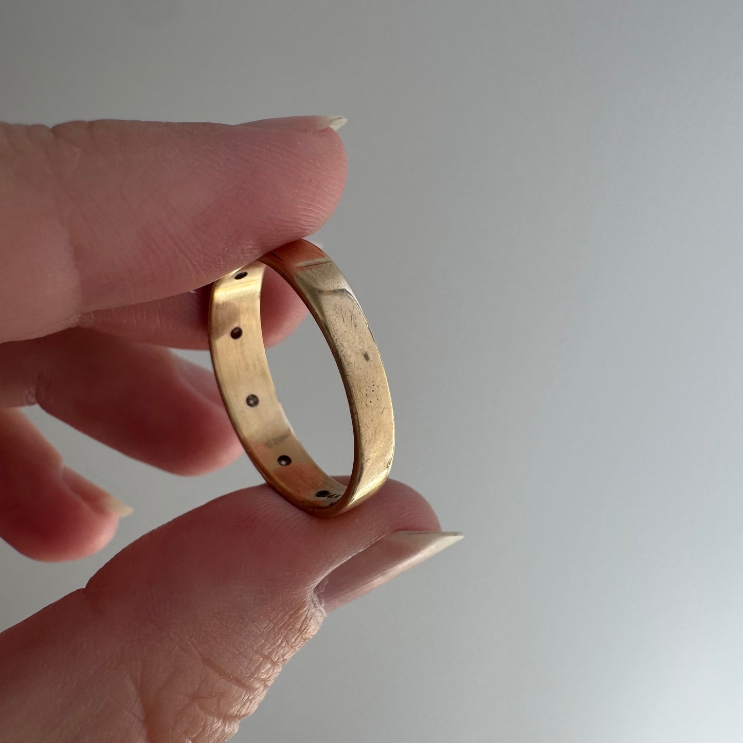 reimagined V I N T A G E // 14k yellow gold starburst trilogy band with diamonds / size 9.5 to 10