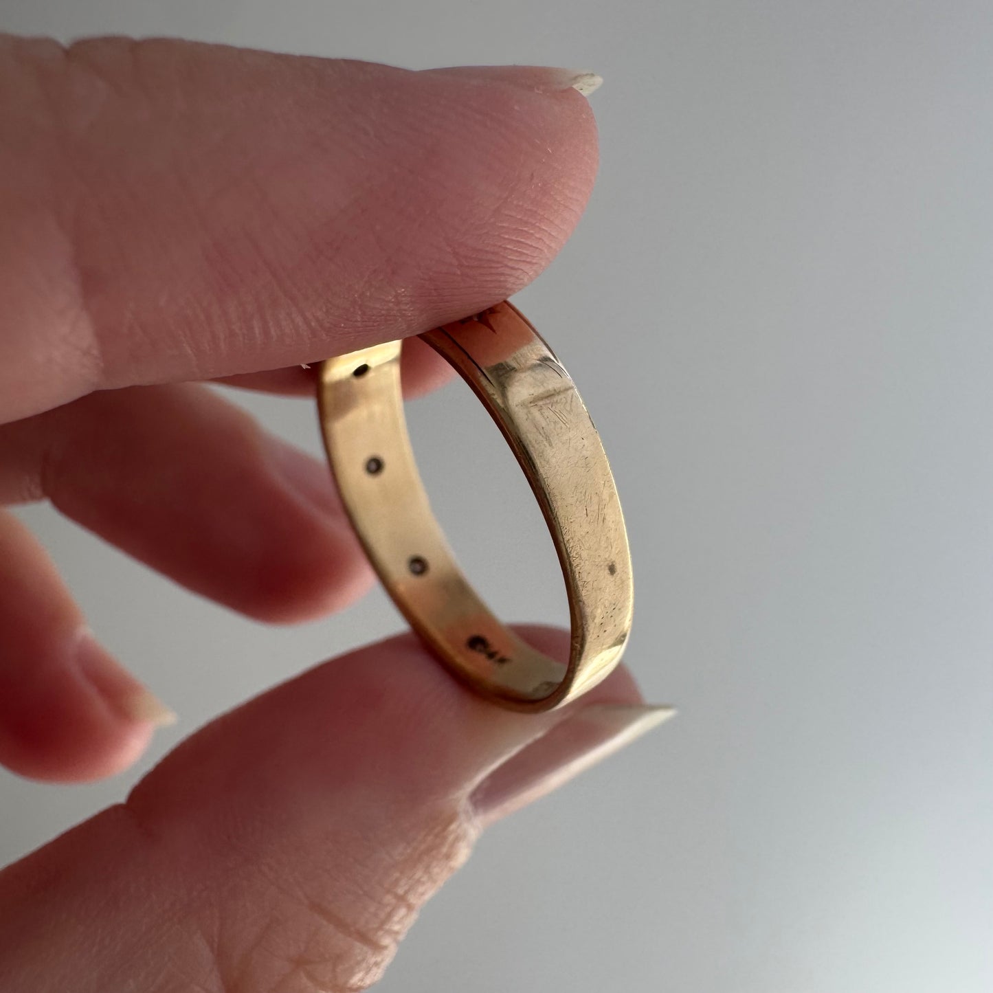 reimagined V I N T A G E // 14k yellow gold starburst trilogy band with diamonds / size 9.5 to 10