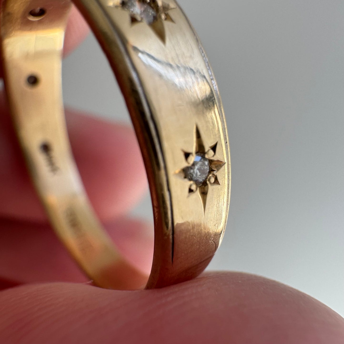 reimagined V I N T A G E // 14k yellow gold starburst trilogy band with diamonds / size 9.5 to 10