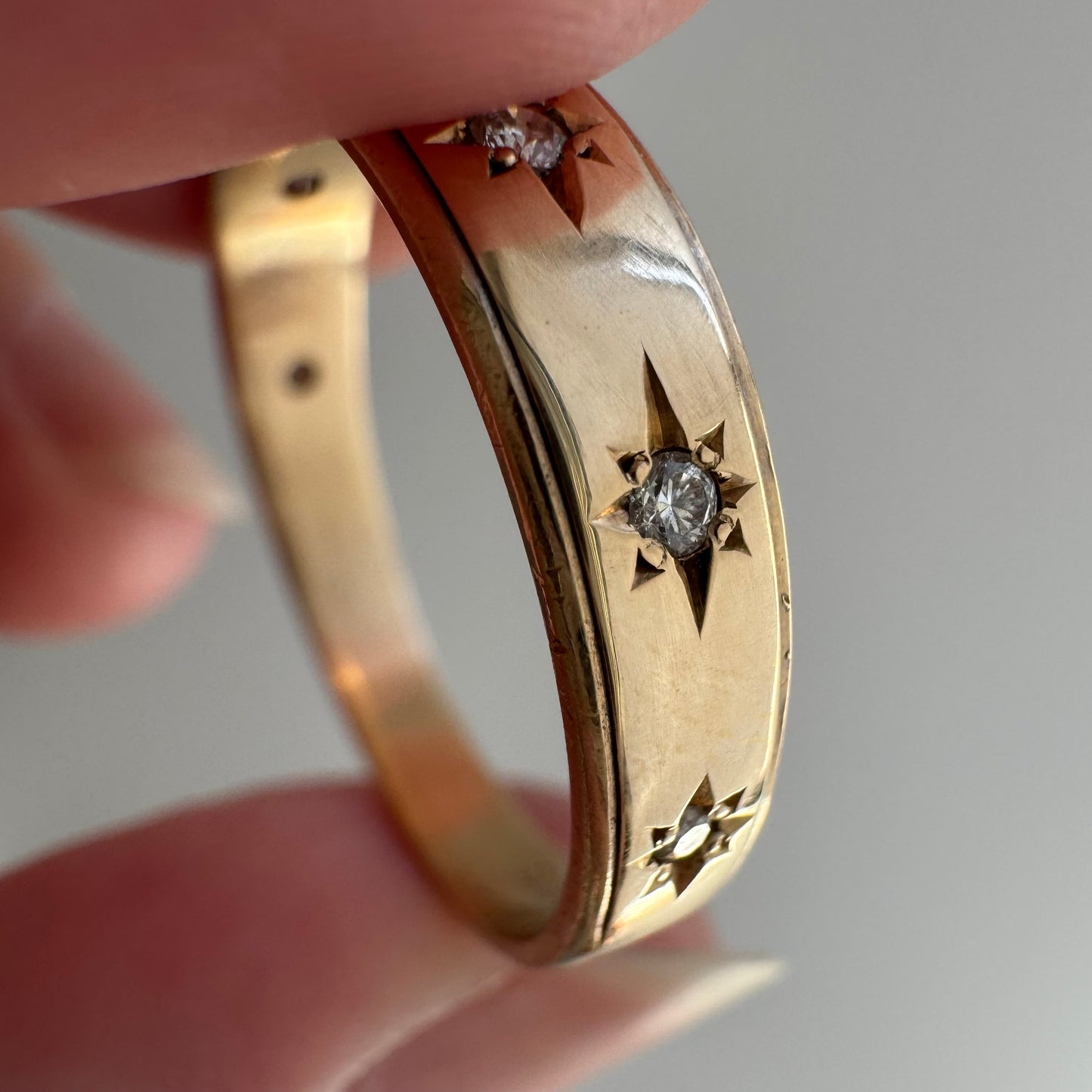 reimagined V I N T A G E // 14k yellow gold starburst trilogy band with diamonds / size 9.5 to 10