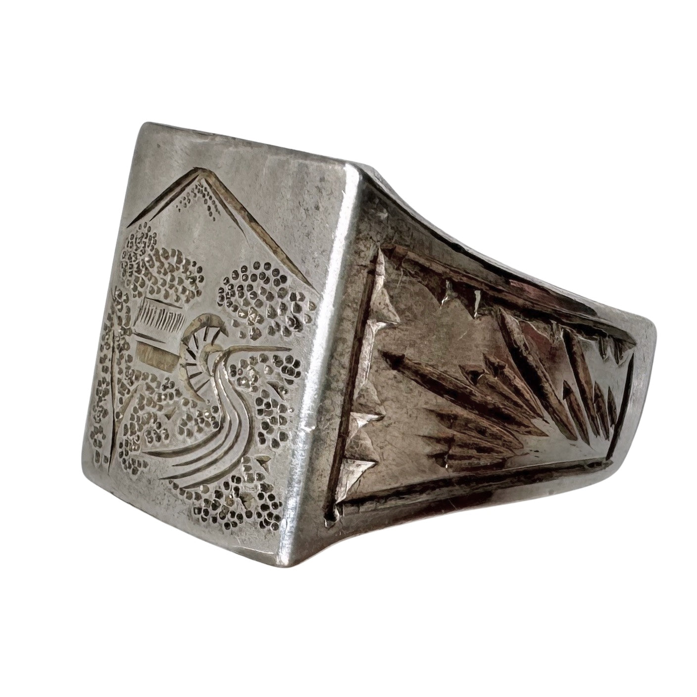 V I N T A G E // significant peak / sterling silver mountain scene signet ring / size 9 to 9.5