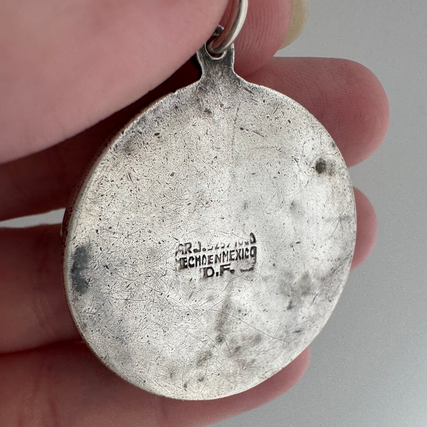 V I N T A G E // psychedelic skateboarding foo dog lion / sterling silver and abalone / a pendant