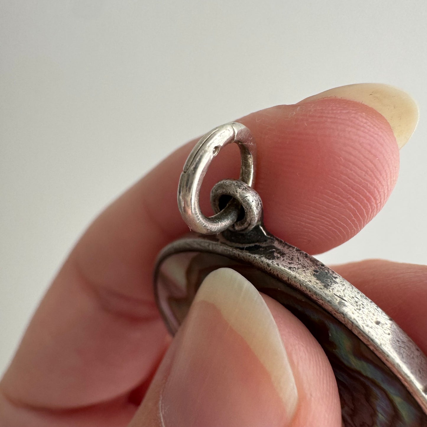 V I N T A G E // psychedelic skateboarding foo dog lion / sterling silver and abalone / a pendant