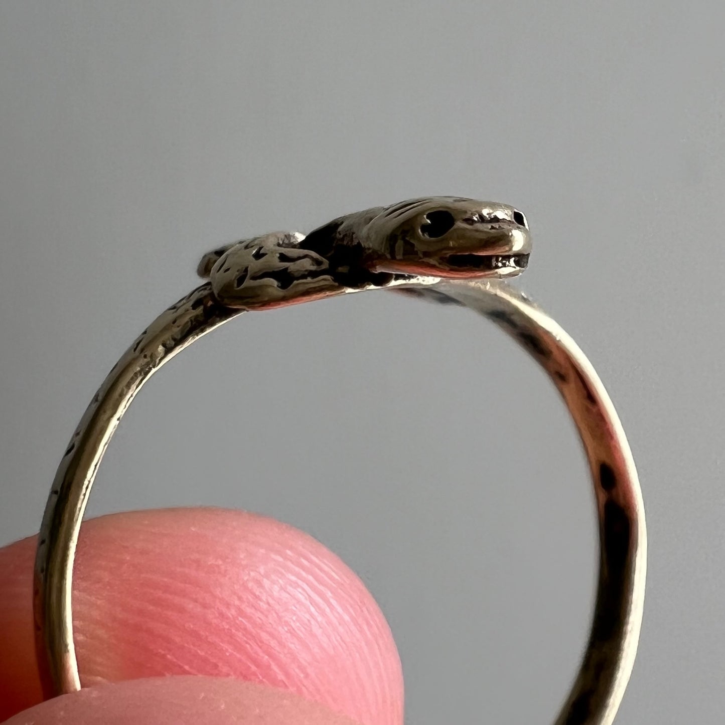 V I N T A G E // knotted embrace / 10k yellow gold snake ring / size 8