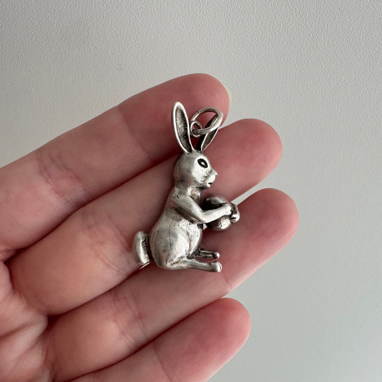 V I N T A G E // lucky rabbit / sterling silver seated bunny with an egg / a  pendant
