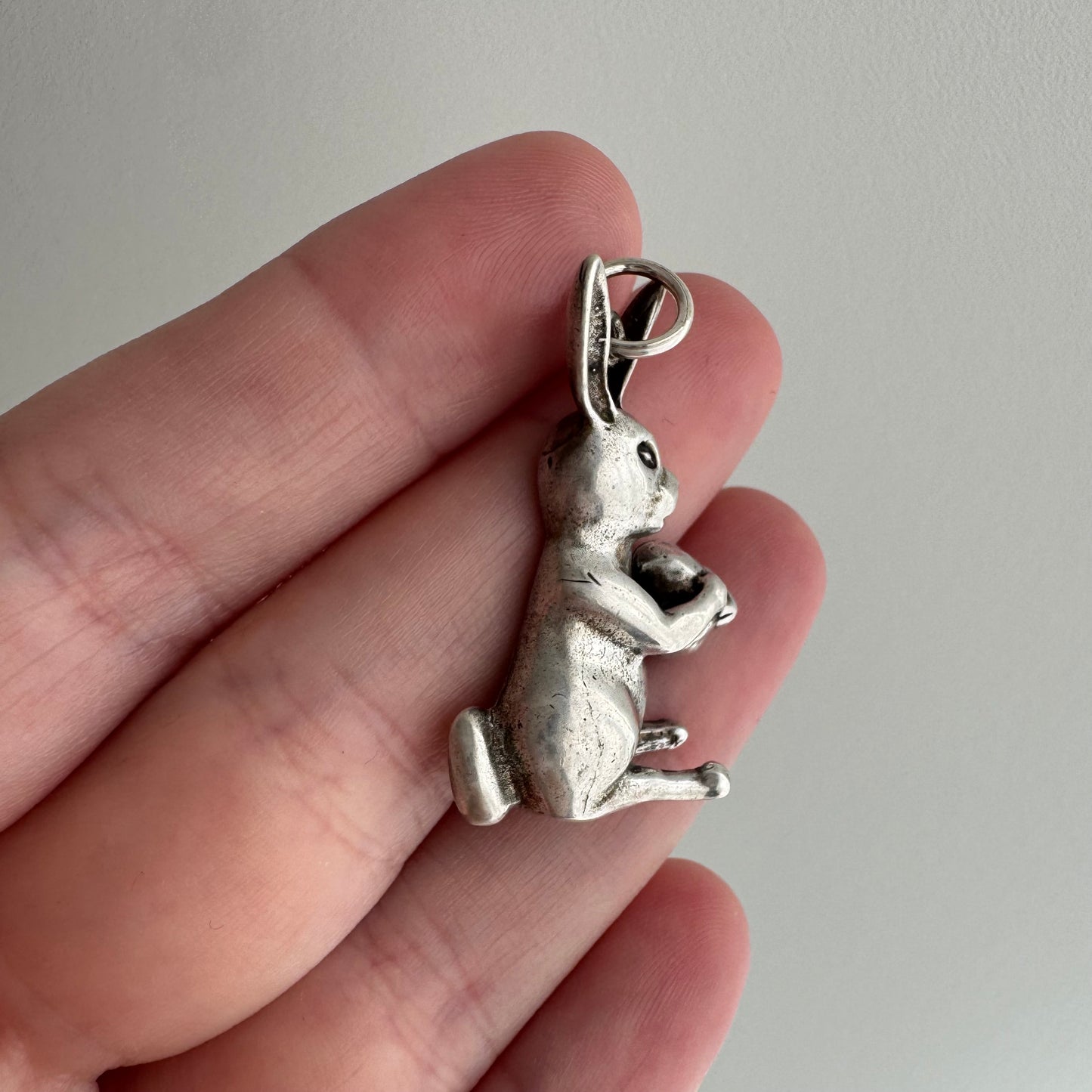 V I N T A G E // lucky rabbit / sterling silver seated bunny with an egg / a  pendant