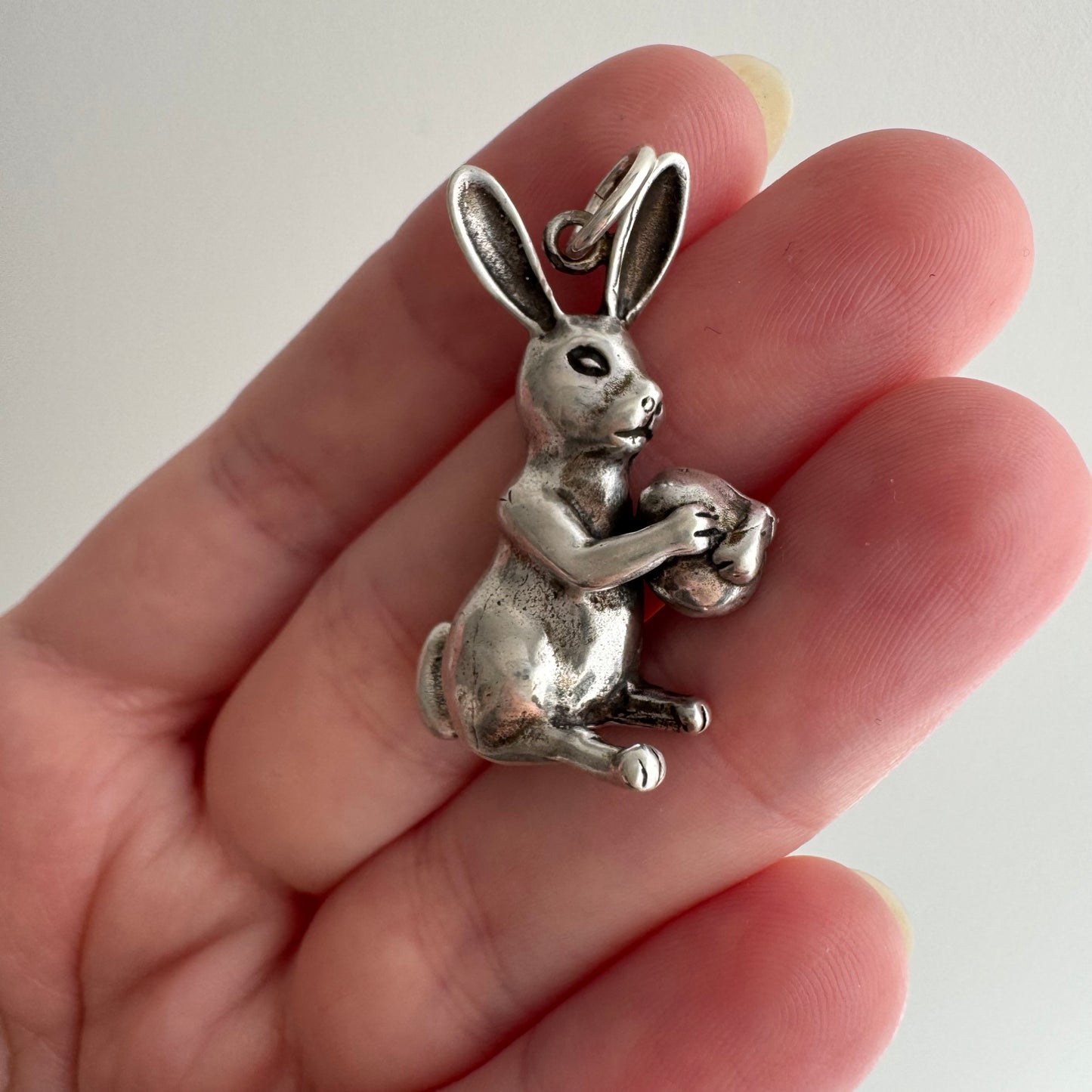 V I N T A G E // lucky rabbit / sterling silver seated bunny with an egg / a  pendant