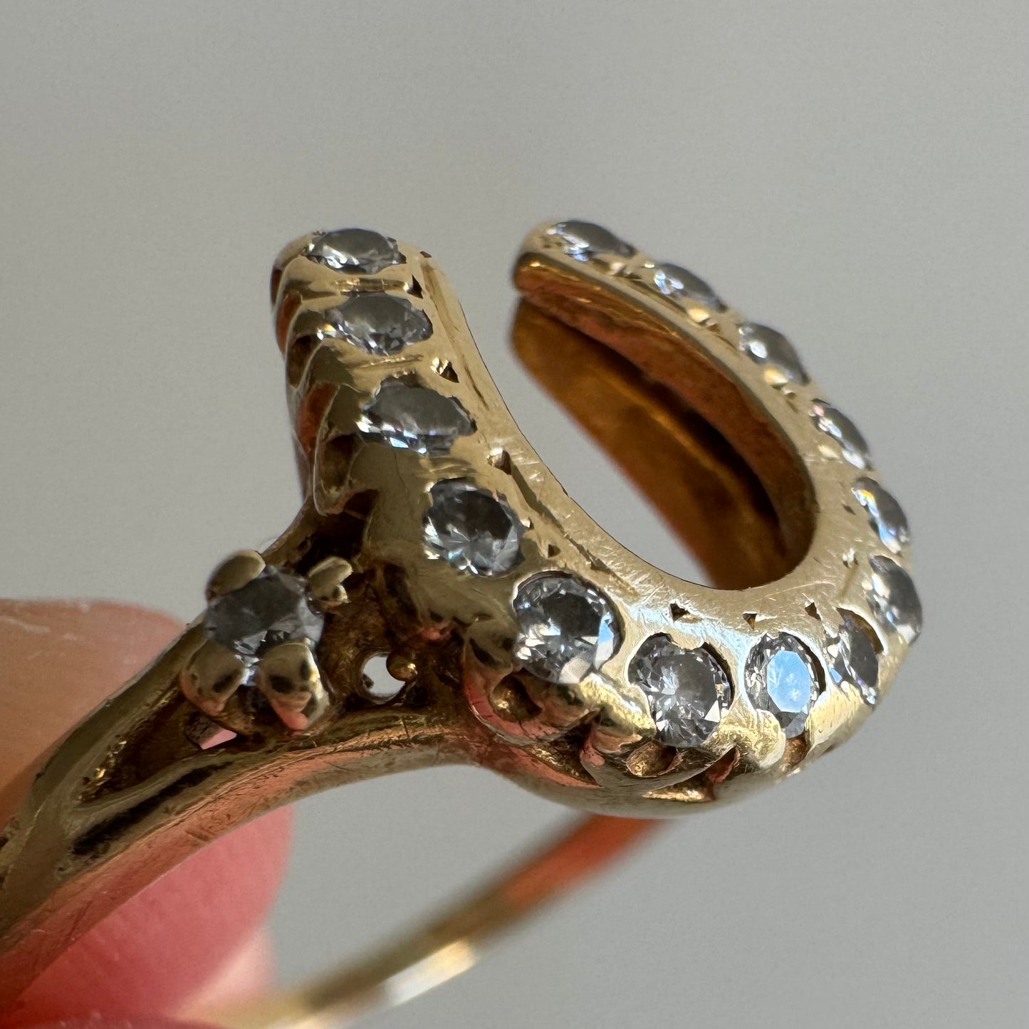 V I N T A G E // sparkly luck / 14k yellow gold and diamond horseshoe ring / size 8.75-9