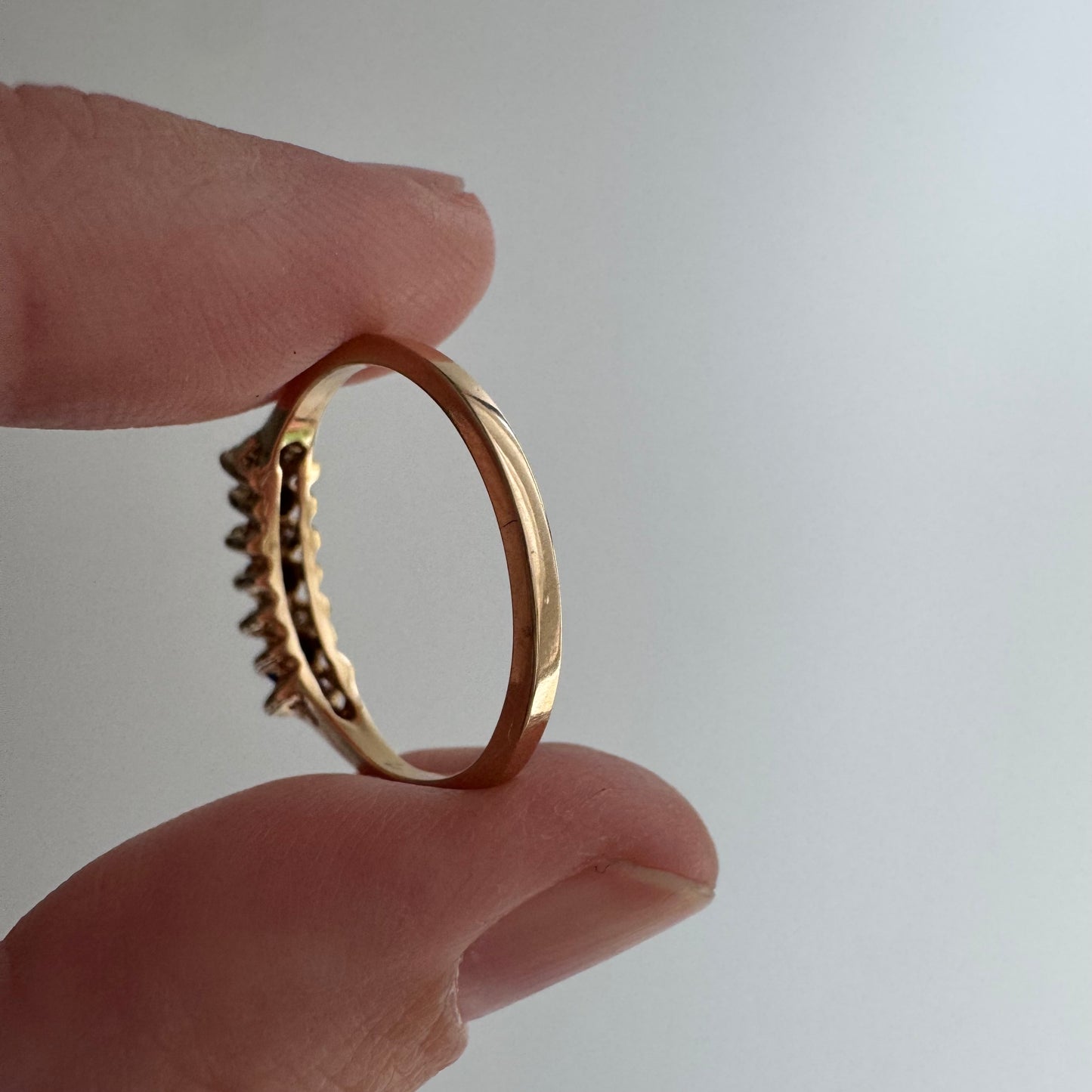 E S T A T E // sapphire timeline / 14k cluster band with sapphires and diamonds / size 6.75