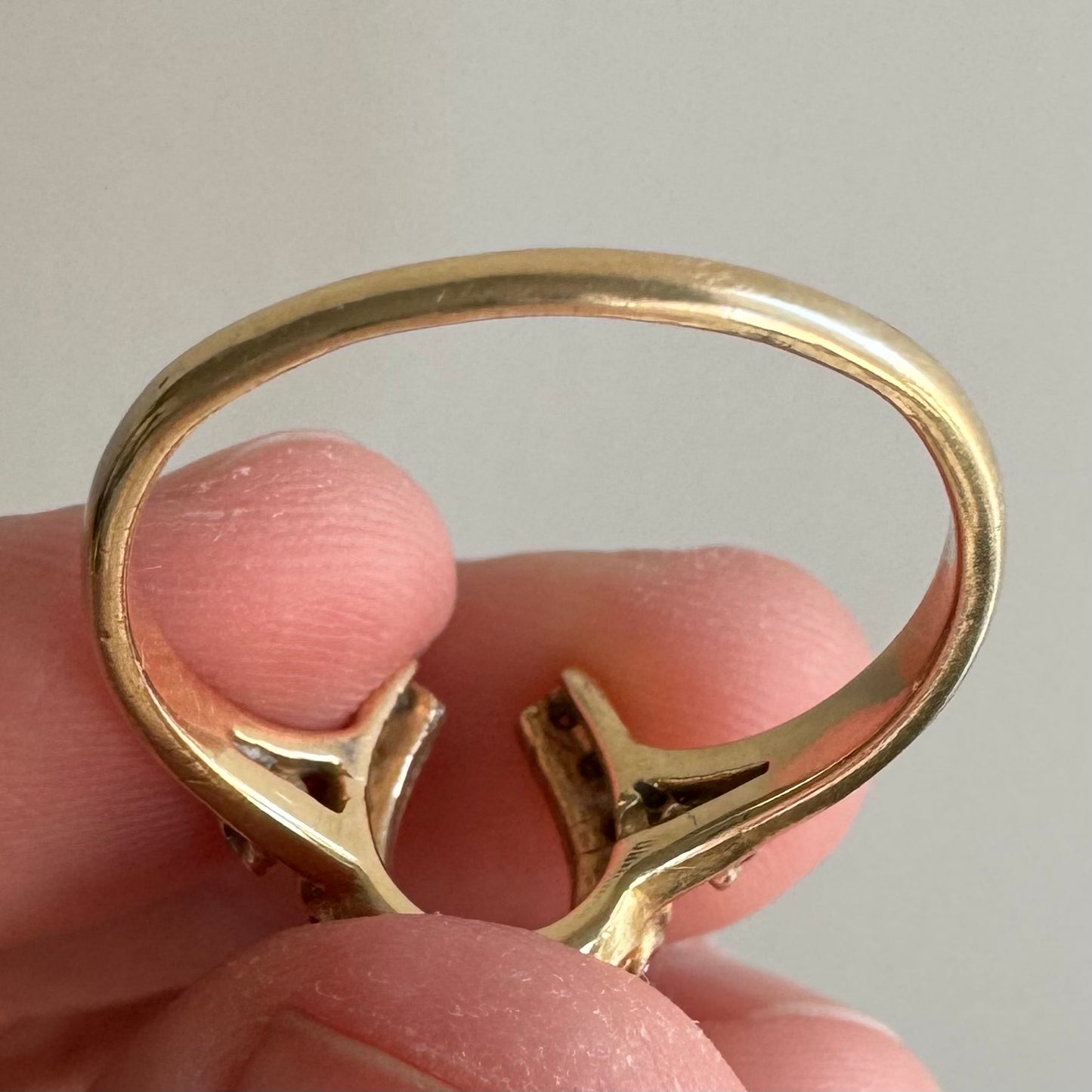 V I N T A G E // sparkly luck / 14k yellow gold and diamond horseshoe ring / size 8.75-9