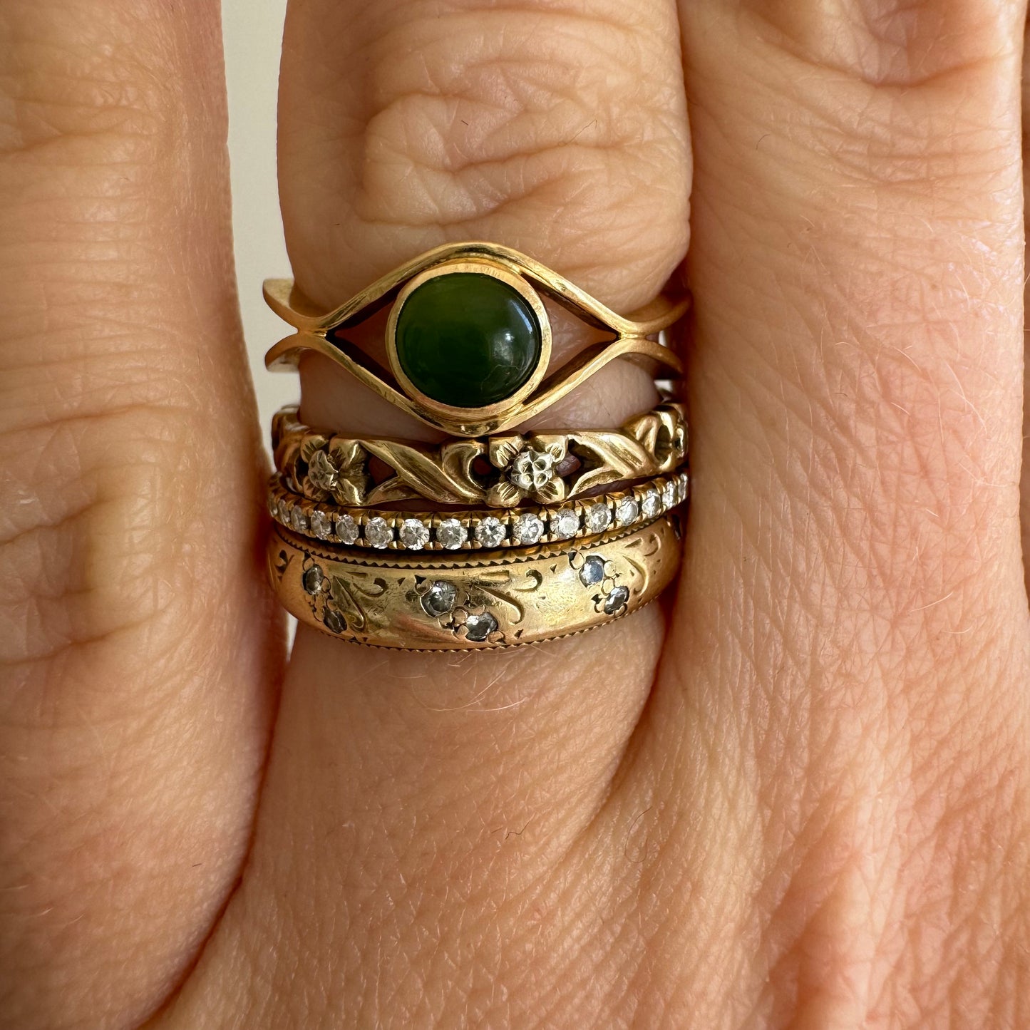 V I N T A G E // green eye waves / 14k and jade eye wavy stacking ring / size 5