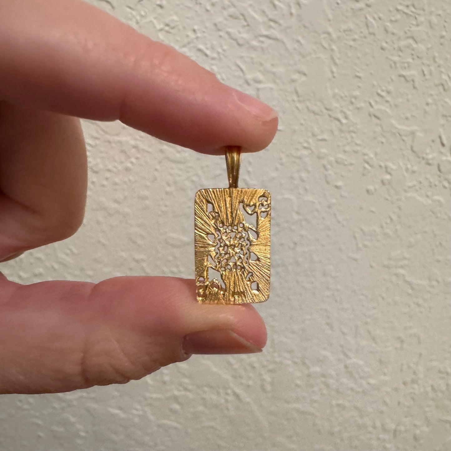 V I N T A G E // love matriarch / 14k queen of hearts playing card / a pendant