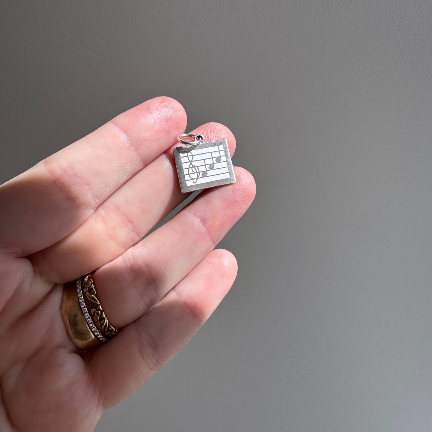 V I N T A G E // musical reminder / sterling silver and enamel musical staff / a pendant