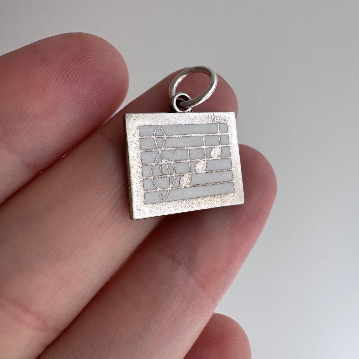 V I N T A G E // musical reminder / sterling silver and enamel musical staff / a pendant
