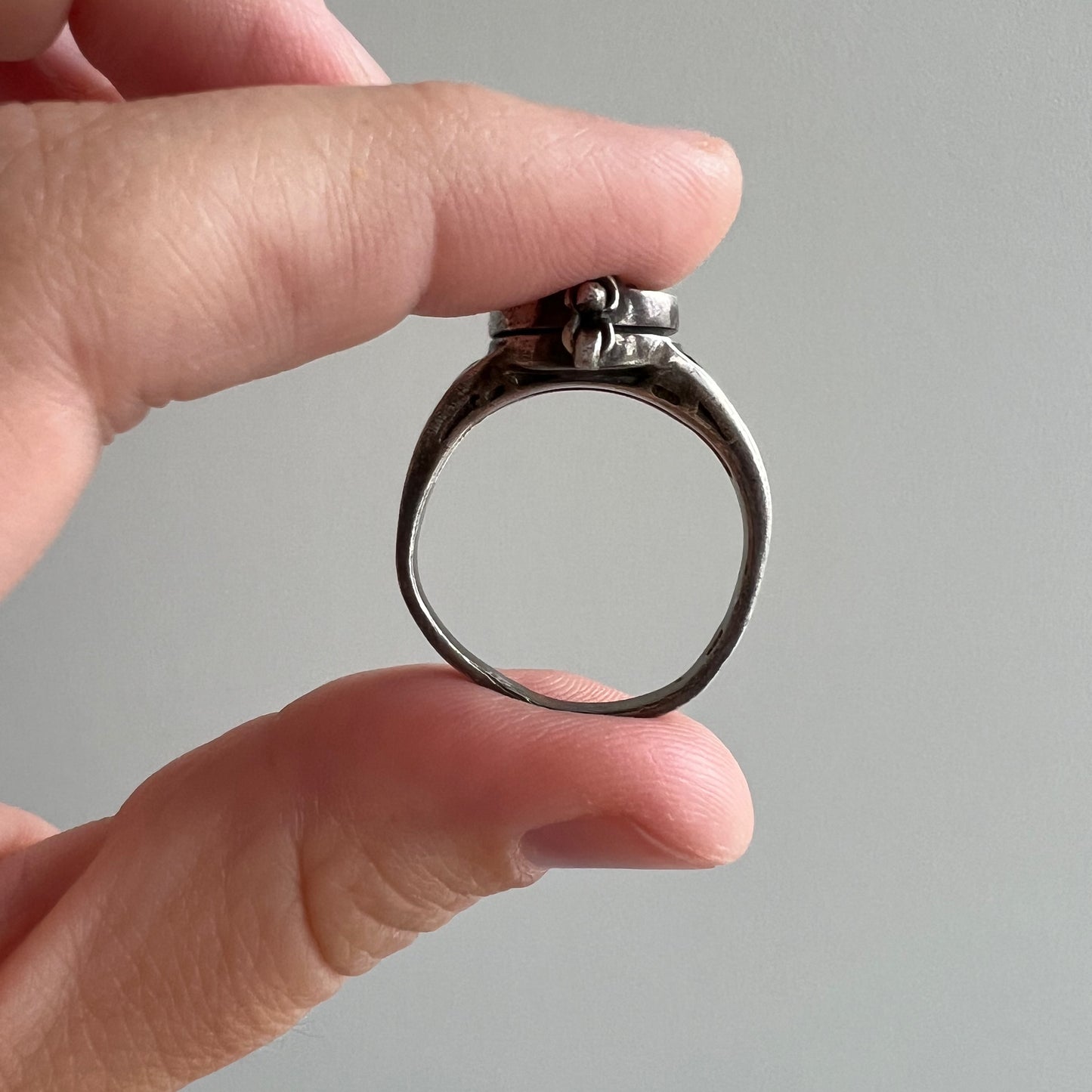 V I N T A G E // lunar compartment / sterling silver figural moon poison ring / size 9.25