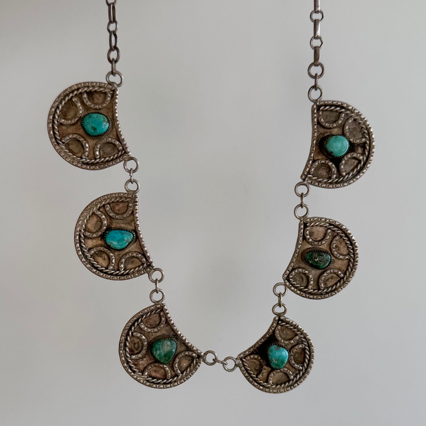 V I N T A G E // lucky links / sterling silver and turquoise horseshoe panel necklace / 18", 46g