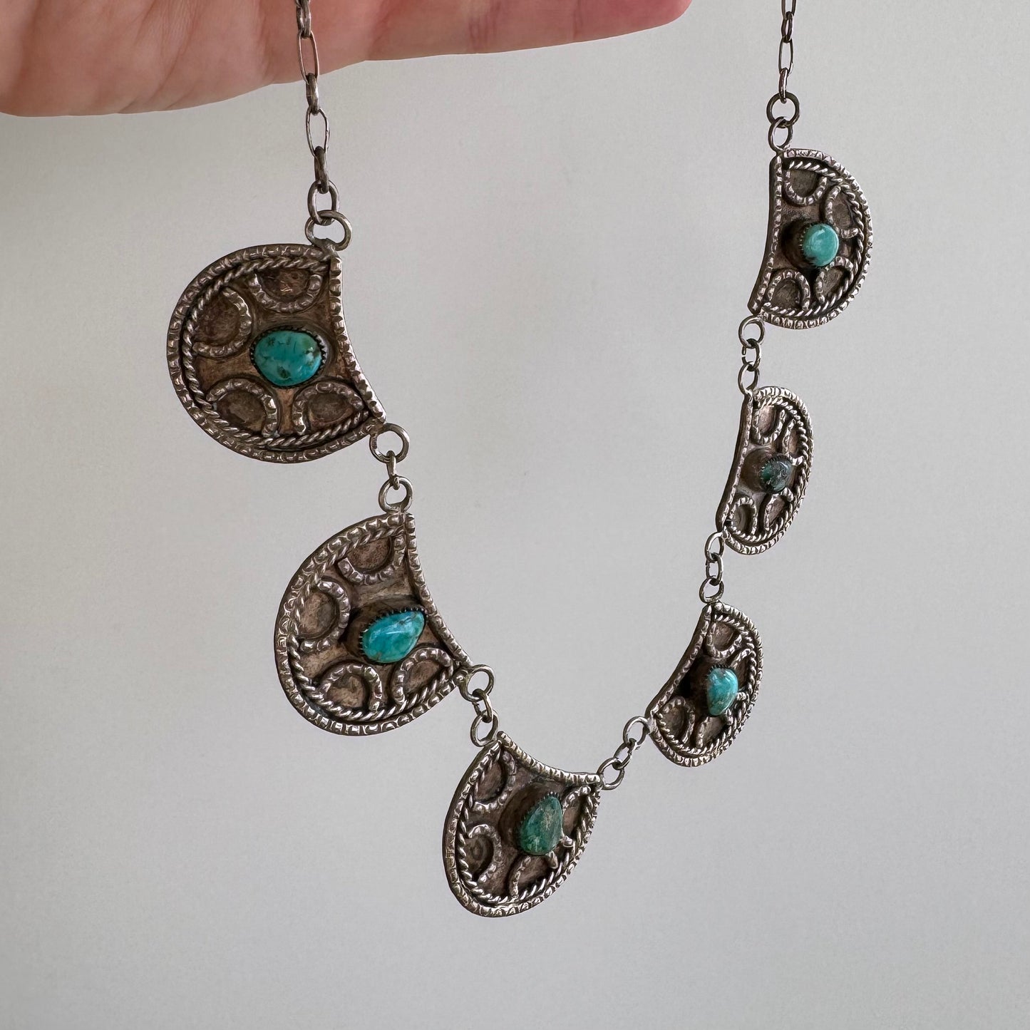 V I N T A G E // lucky links / sterling silver and turquoise horseshoe panel necklace / 18", 46g